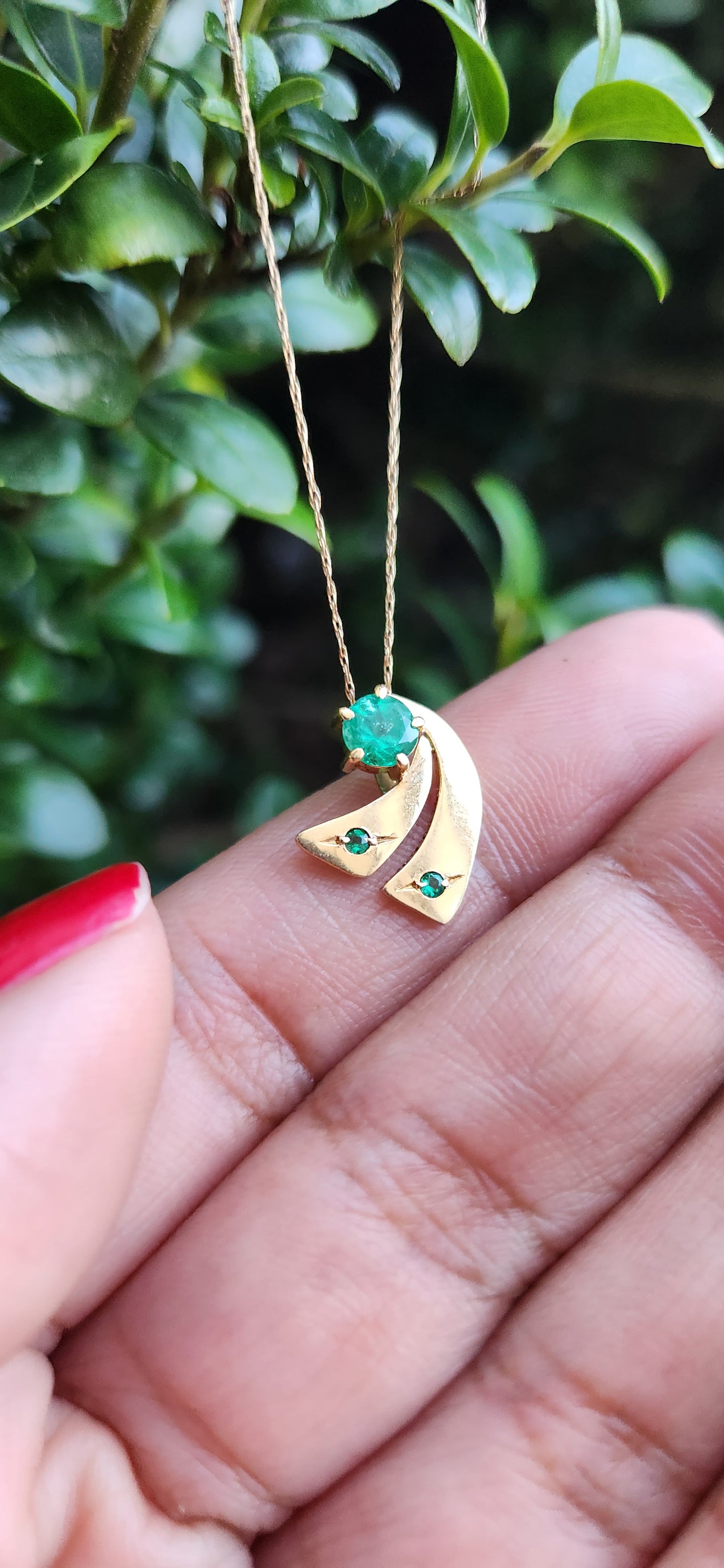 Emerald pendant .80 ct