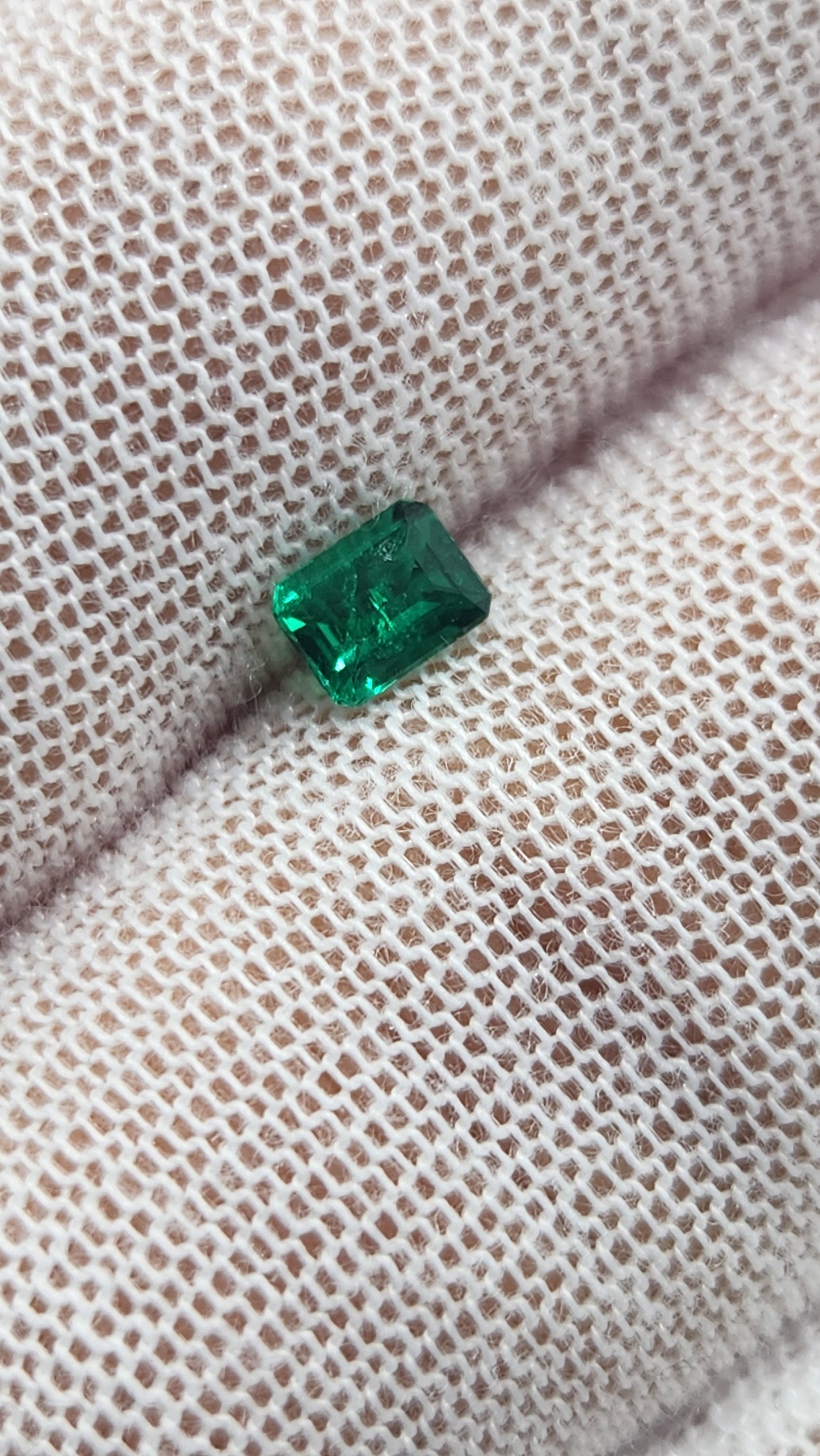 Emerald loose
