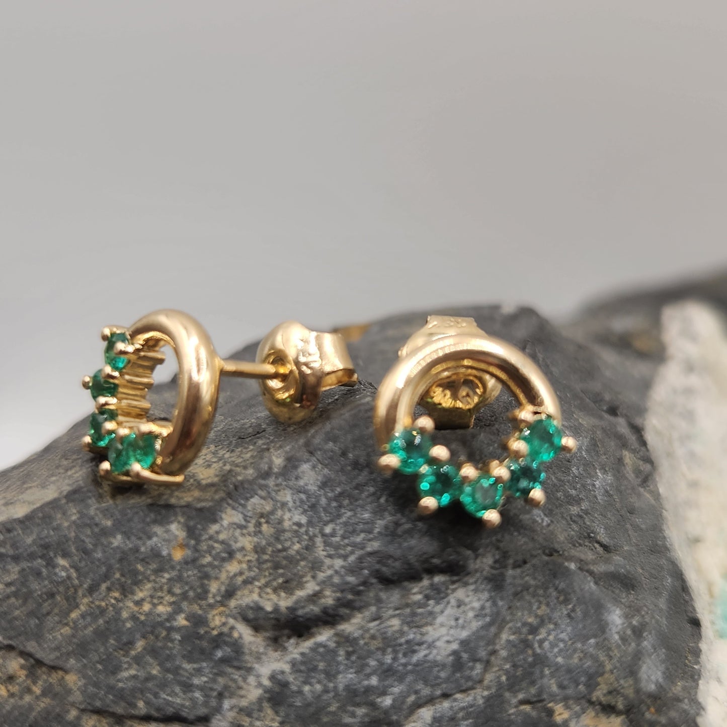Colombian Emerald earrings 18 kt yellow gold, vivid green natural emerald, emerald crystal, may birthstone,handmade, colombian jewelry green