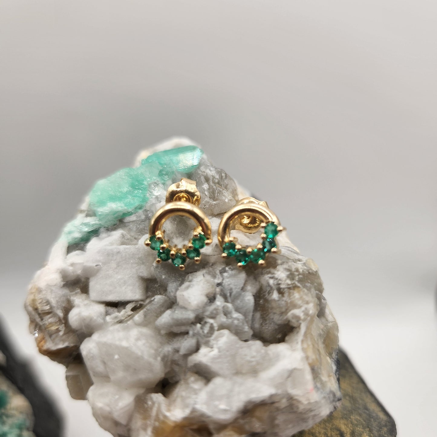 Colombian Emerald earrings 18 kt yellow gold, vivid green natural emerald, emerald crystal, may birthstone,handmade, colombian jewelry green