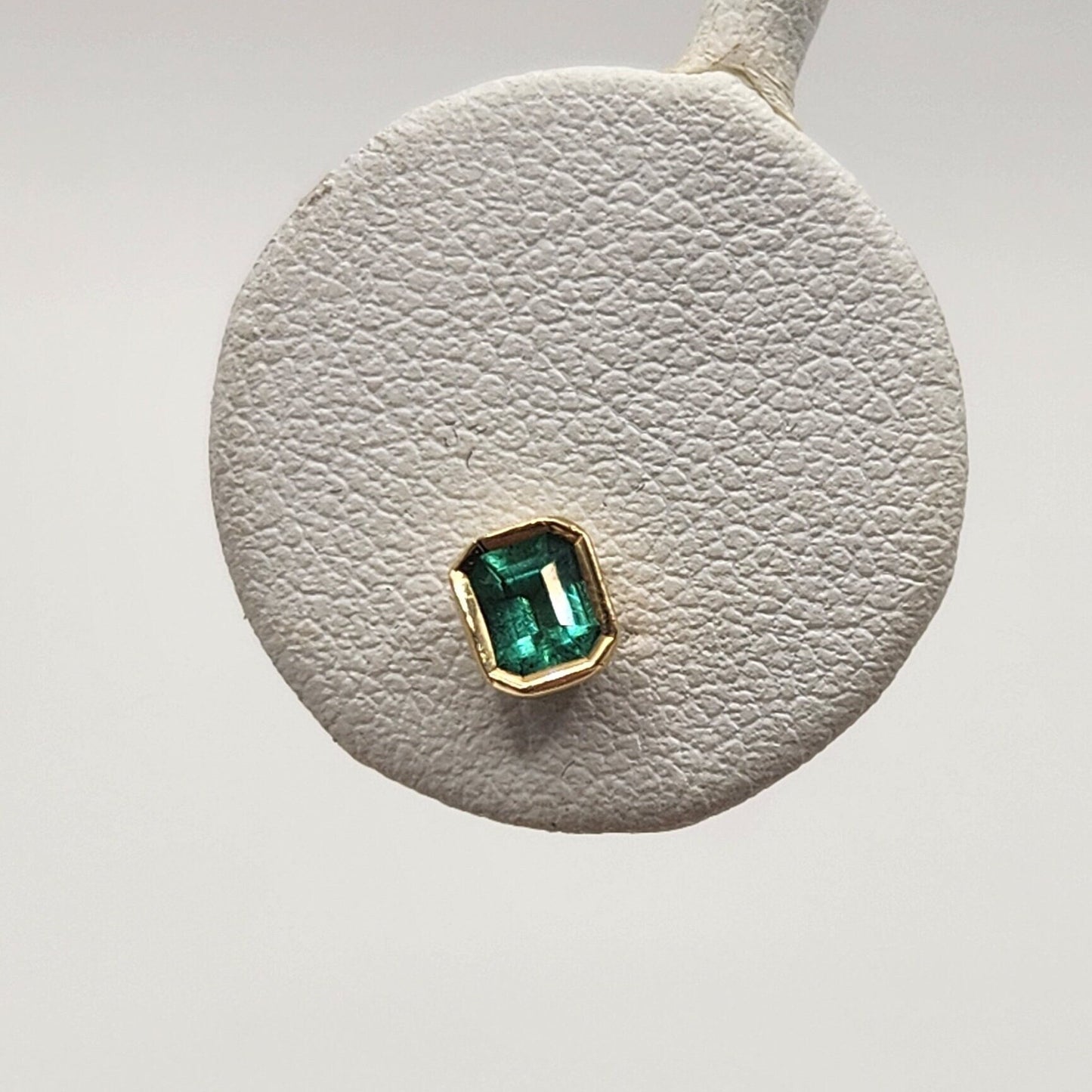 Colombian Emerald earrings 18 kt yellow gold, .40 ct aproxnatural emerald, emerald crystal, maybirthstone,handmade, colombian jewelry green