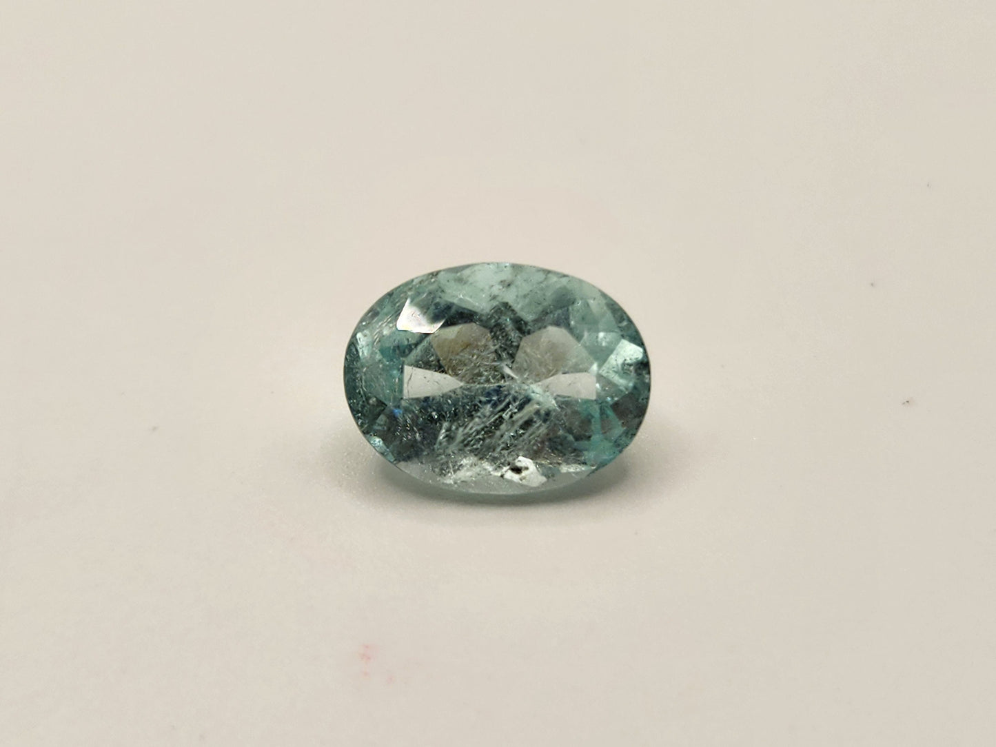 Esmeralda colombiana natural corte oval, piedra de nacimiento mayo. Perfecta para joyería, anillos y pendientes. Gema natural n