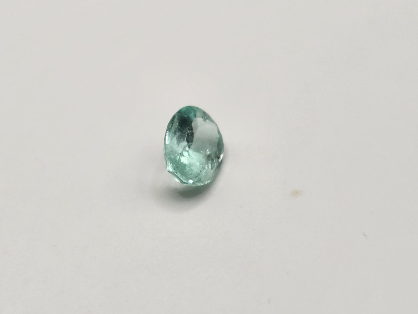 Esmeralda colombiana natural corte oval, piedra de nacimiento mayo. Perfecta para joyería, anillos y pendientes. Gema natural n