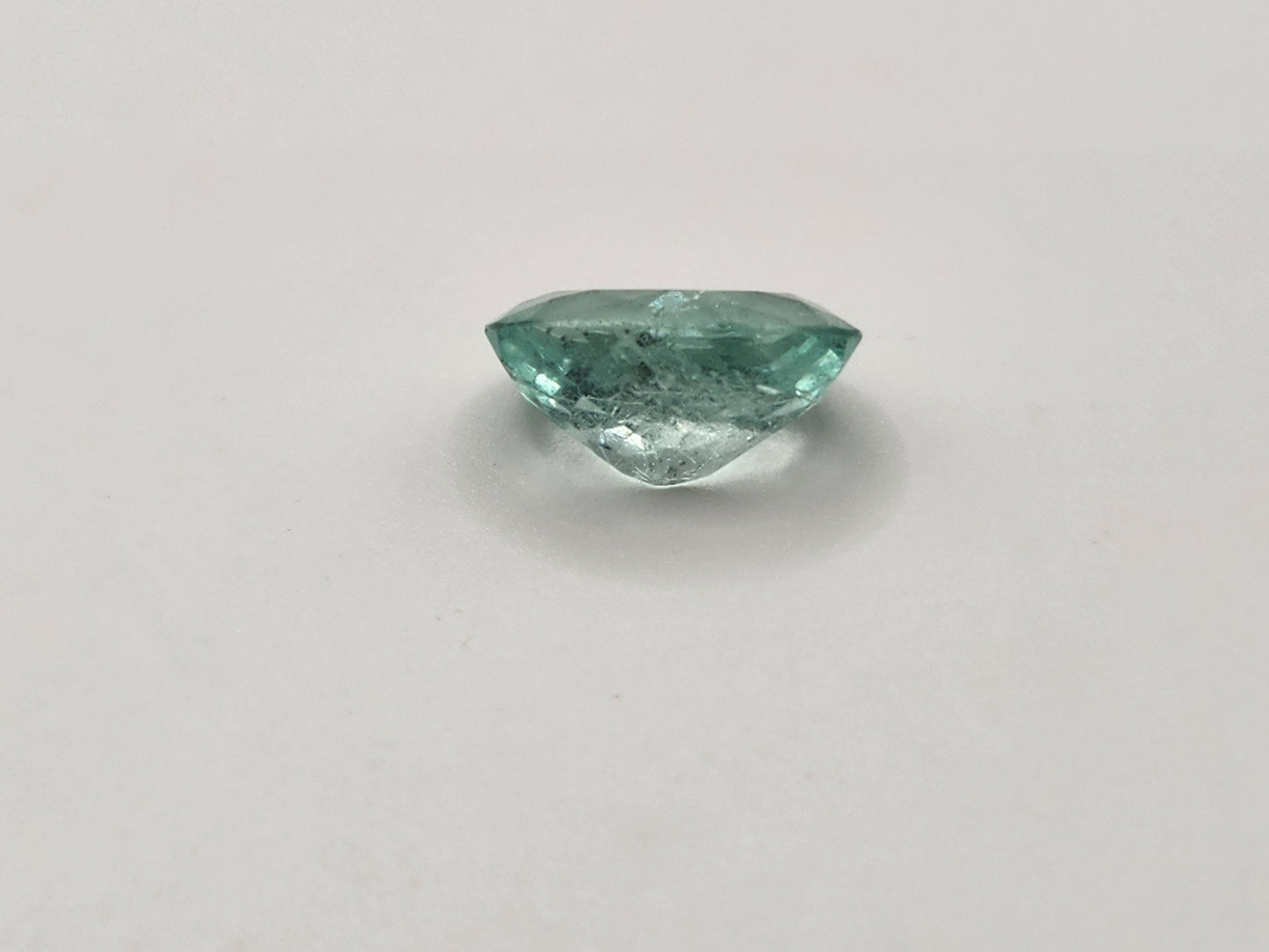 Esmeralda colombiana natural corte oval, piedra de nacimiento mayo. Perfecta para joyería, anillos y pendientes. Gema natural n