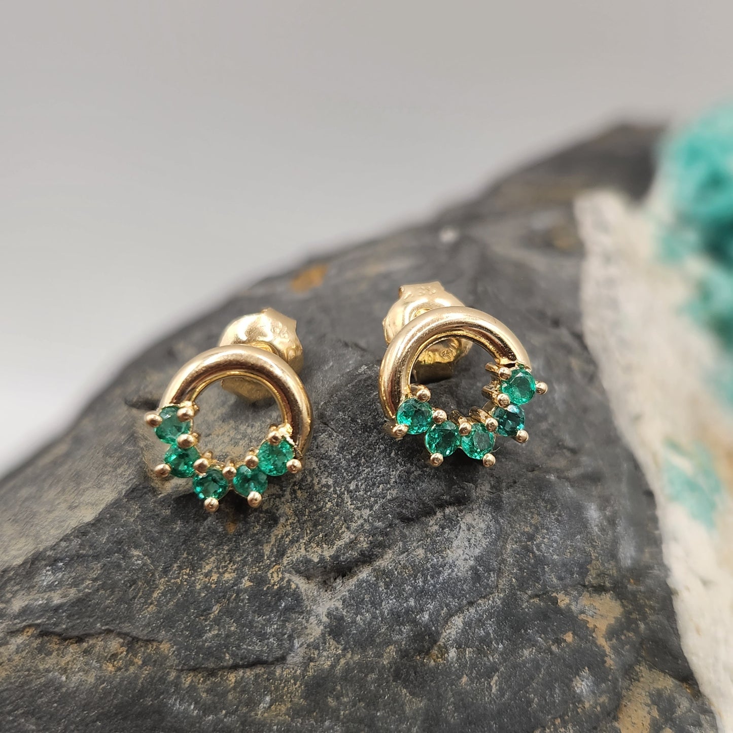 Colombian Emerald earrings 18 kt yellow gold, vivid green natural emerald, emerald crystal, may birthstone,handmade, colombian jewelry green