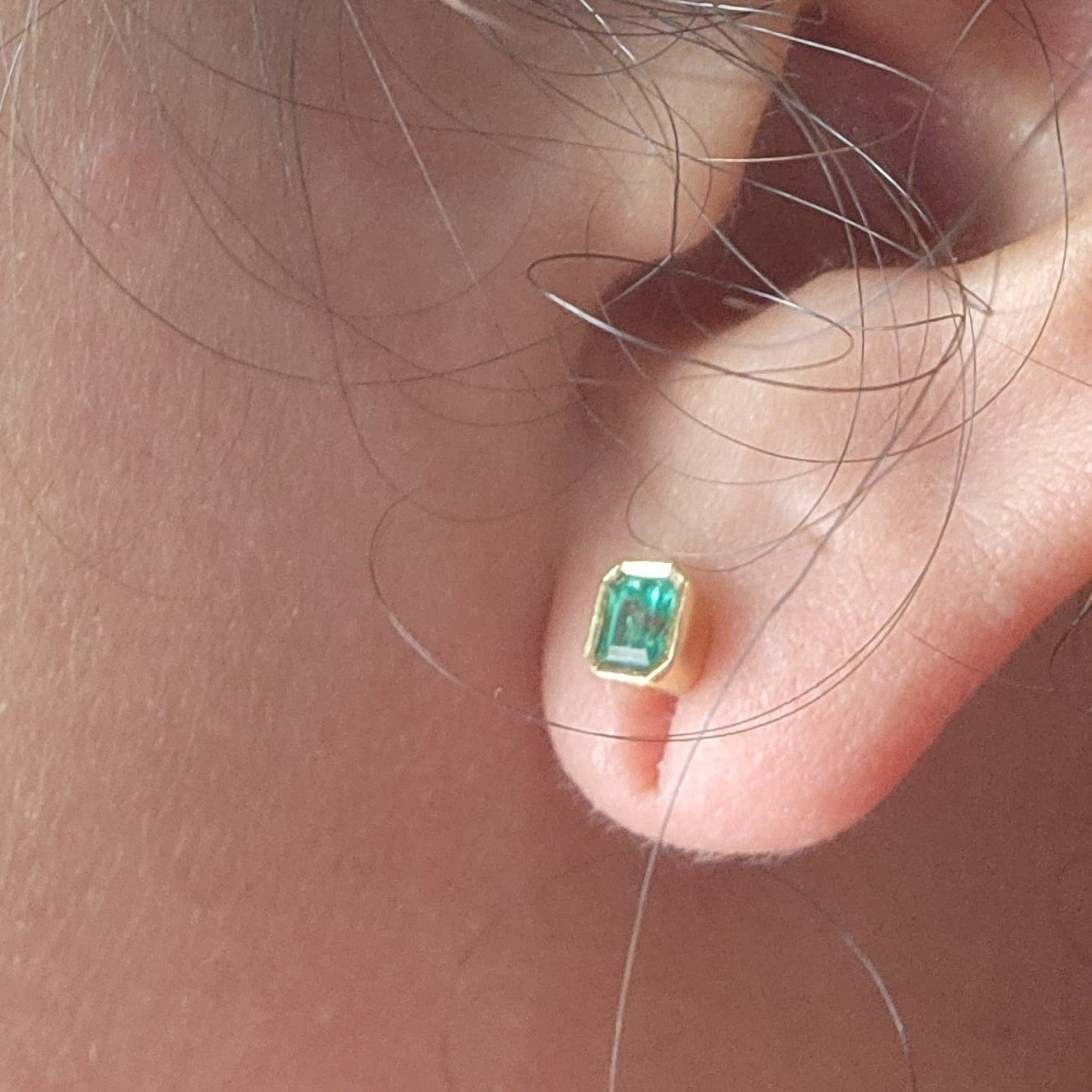 Colombian Emerald earrings 18 kt yellow gold, .40 ct aproxnatural emerald, emerald crystal, maybirthstone,handmade, colombian jewelry green
