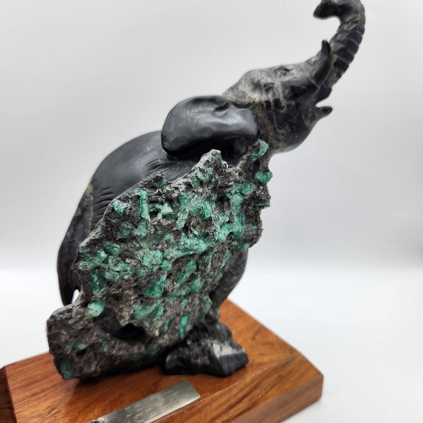 Elephant Sculpture, emerald Sculpture handcrafted pieces, made by Colombian artisans, using the matrix of the Emerald, collectors, gifts, st