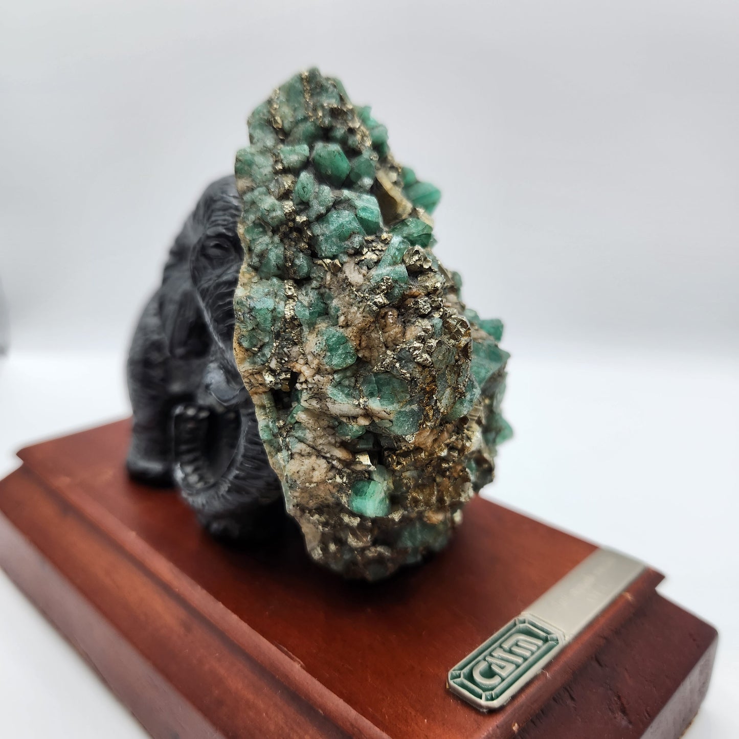 Elephant Sculpture, emerald Sculpture pyrite, handcrafted made by Colombian artisans, using the matrix of the Emerald, collectors, gifts,