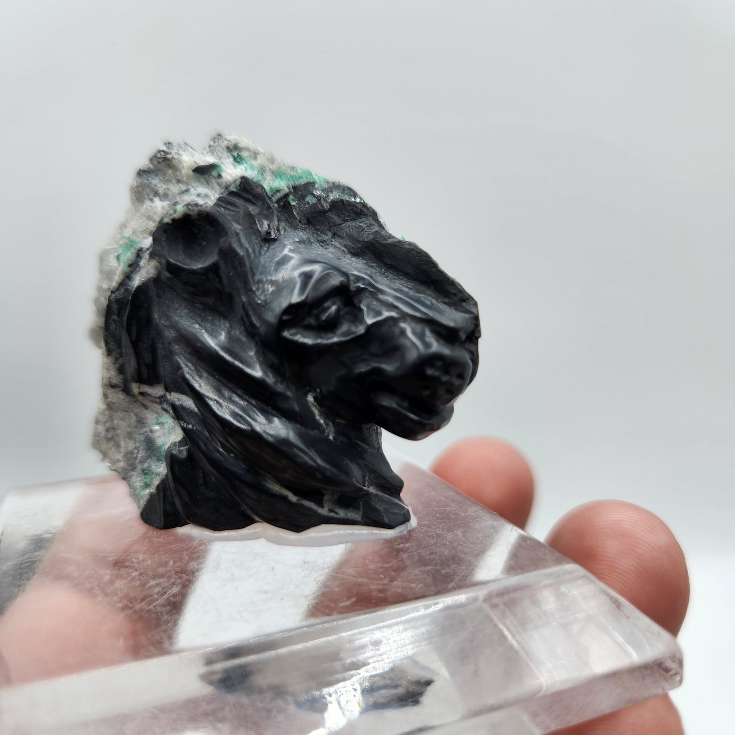 Lion Sculpture, emerald Sculpture handcrafted pieces, made by Colombian artisans, using the matrix of the Emerald, collectors, gifts, st