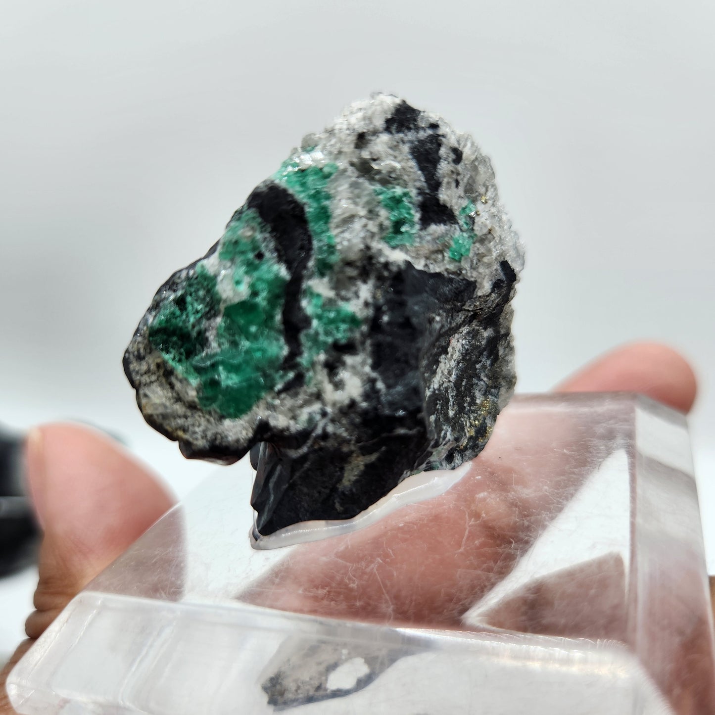 Lion Sculpture, emerald Sculpture handcrafted pieces, made by Colombian artisans, using the matrix of the Emerald, collectors, gifts, st