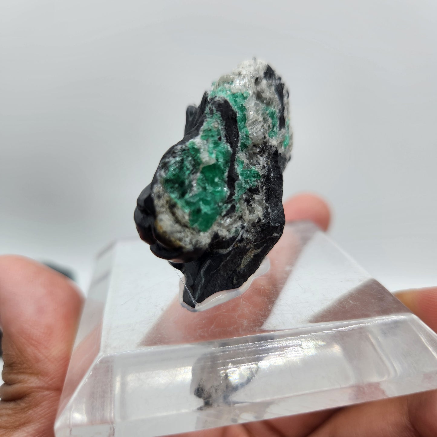 Lion Sculpture, emerald Sculpture handcrafted pieces, made by Colombian artisans, using the matrix of the Emerald, collectors, gifts, st