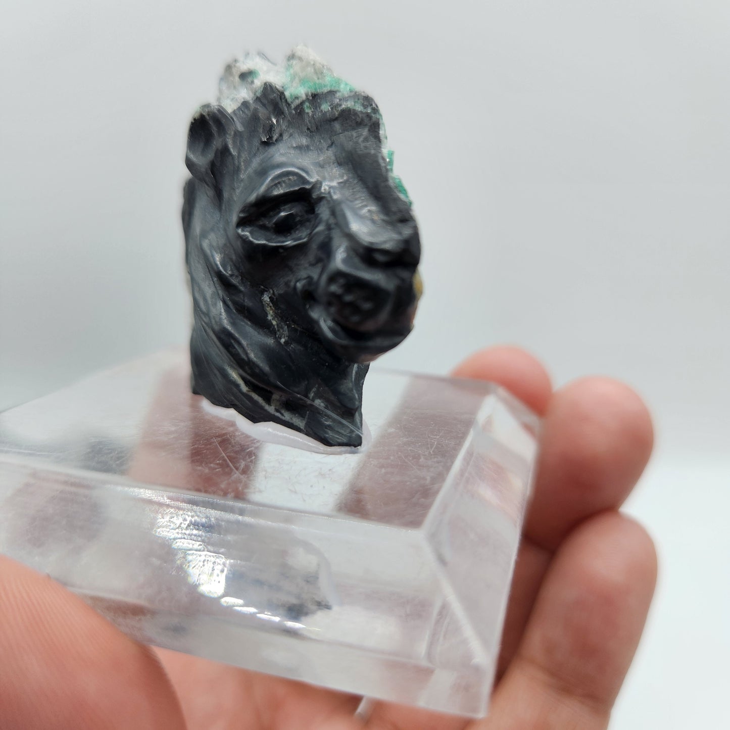 Lion Sculpture, emerald Sculpture handcrafted pieces, made by Colombian artisans, using the matrix of the Emerald, collectors, gifts, st