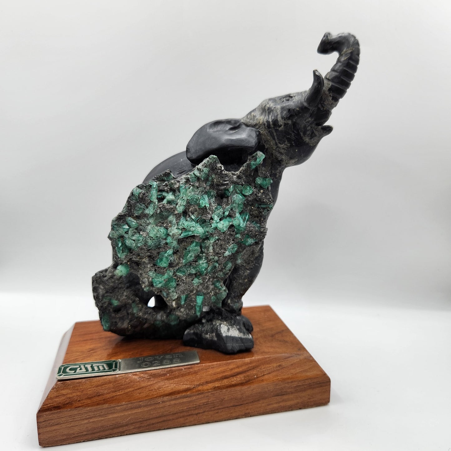 Elephant Sculpture, emerald Sculpture handcrafted pieces, made by Colombian artisans, using the matrix of the Emerald, collectors, gifts, st
