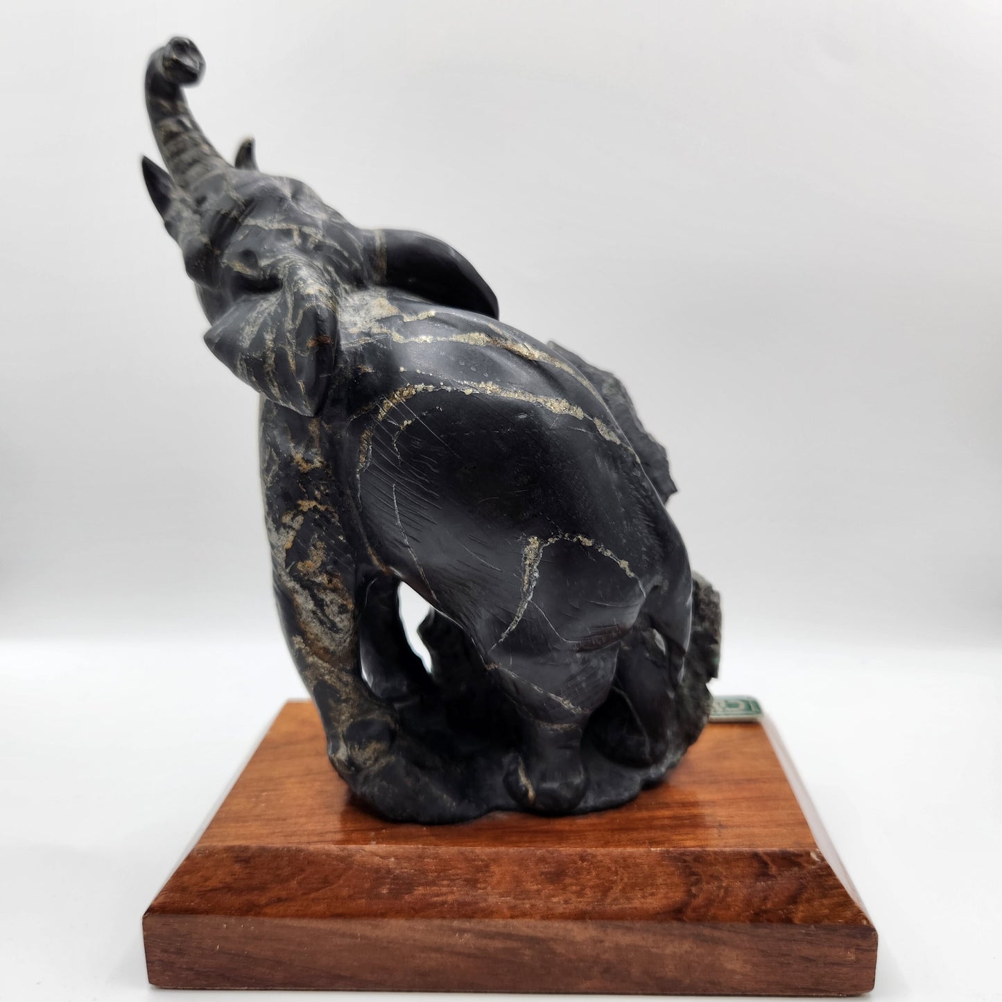Elephant Sculpture, emerald Sculpture handcrafted pieces, made by Colombian artisans, using the matrix of the Emerald, collectors, gifts, st