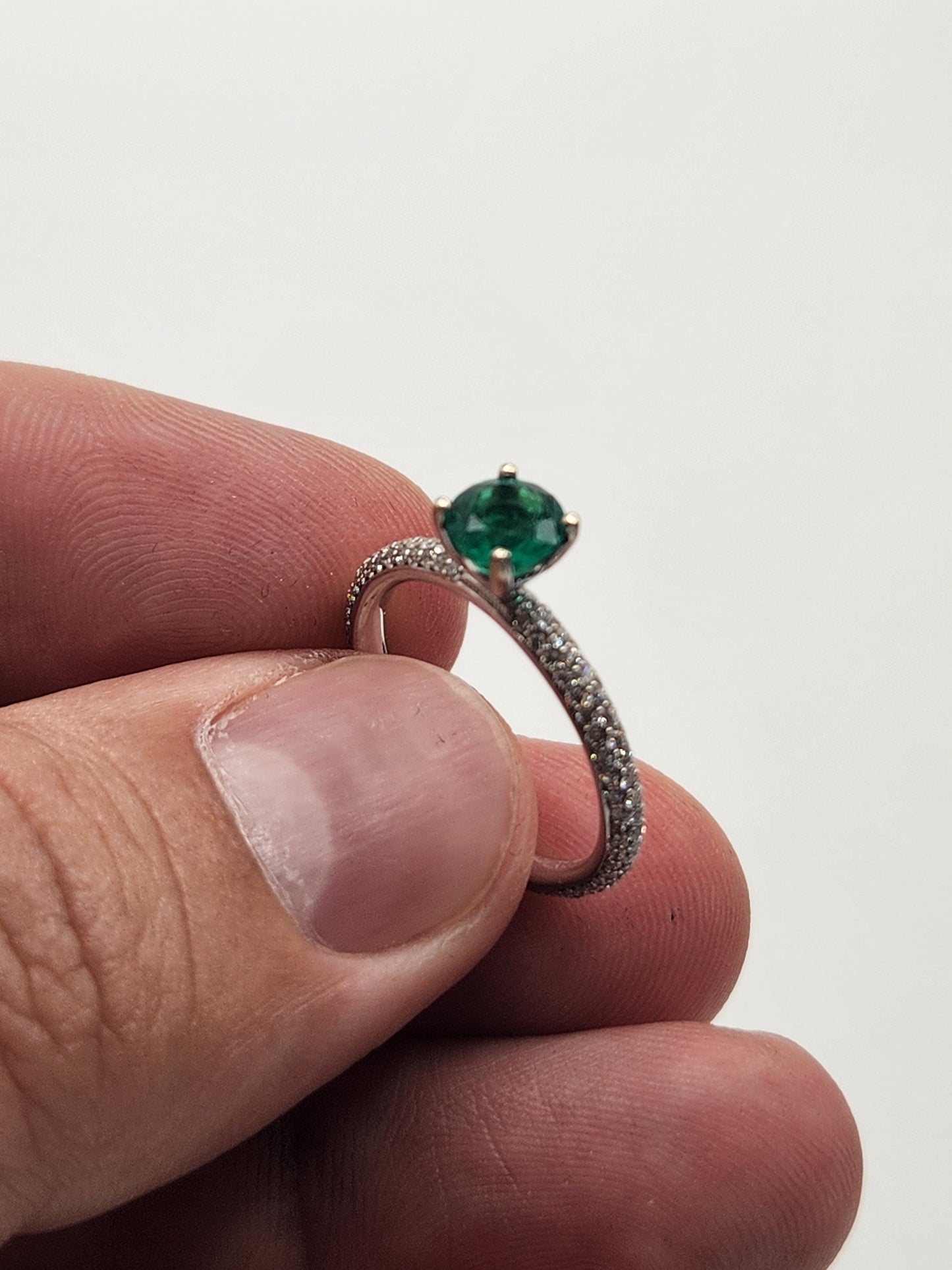 Anillo Esmeralda con Diamantes