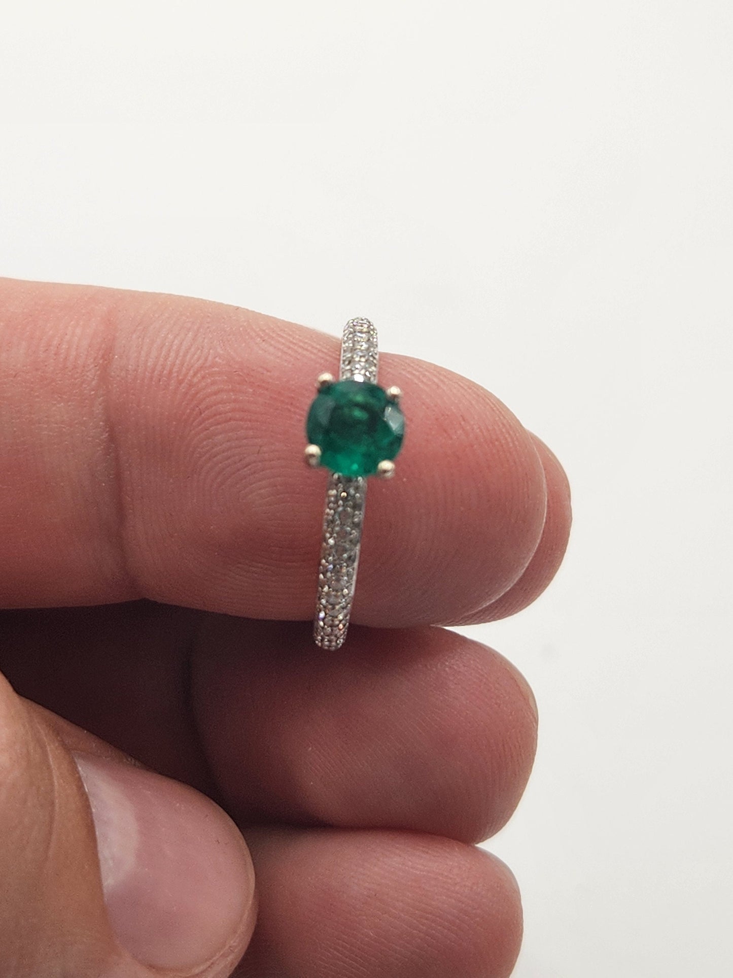 Anillo Esmeralda con Diamantes