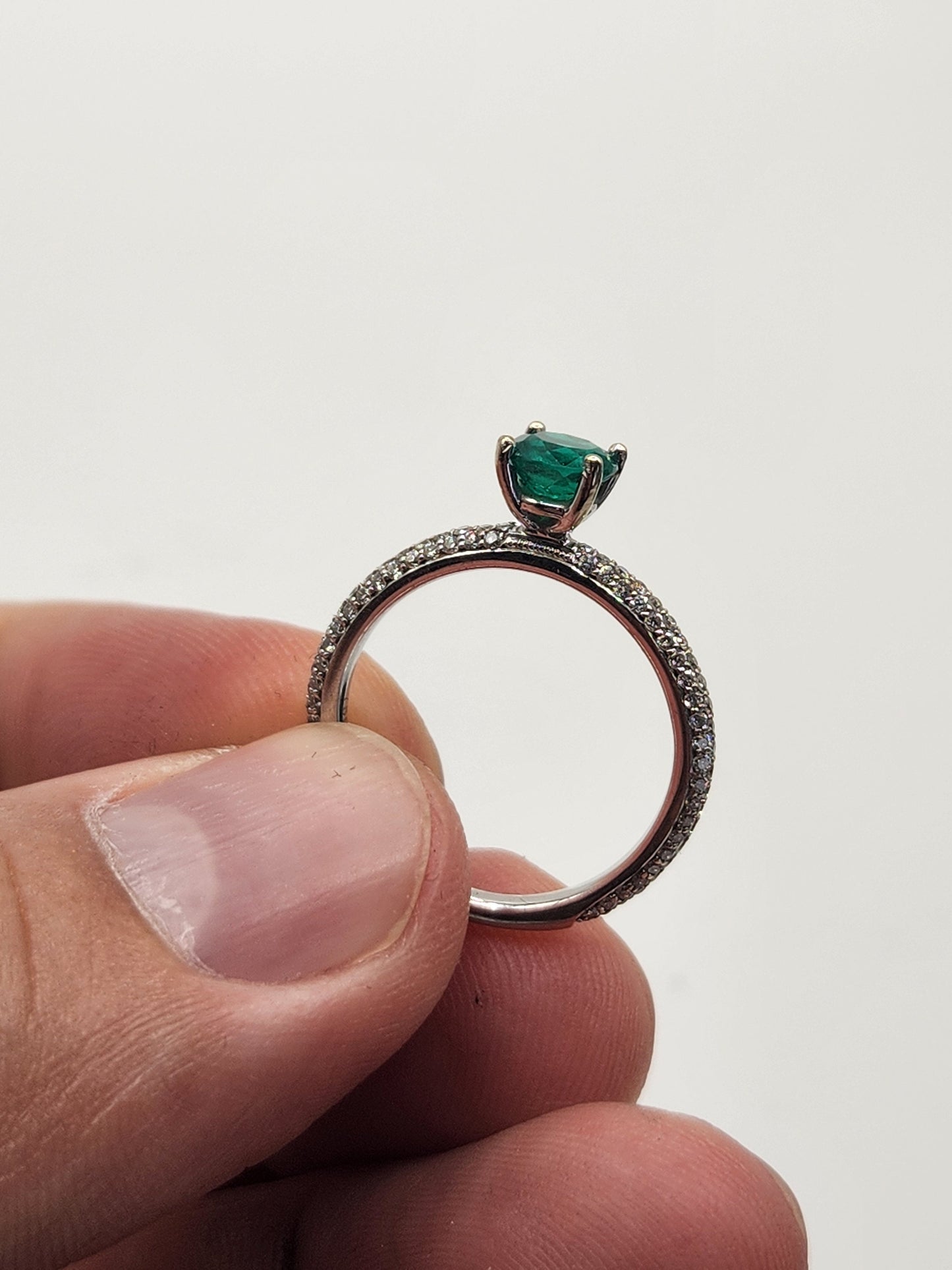 Anillo Esmeralda con Diamantes