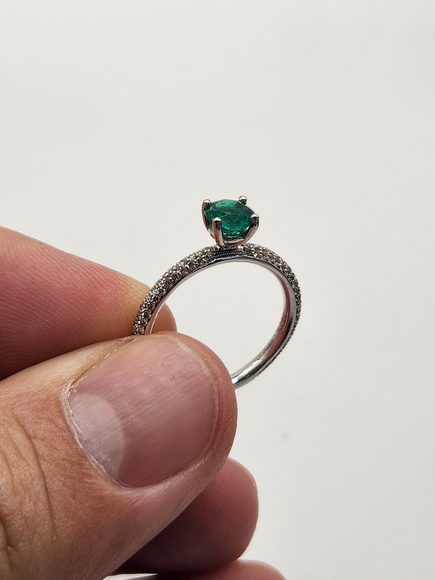 Anillo Esmeralda con Diamantes