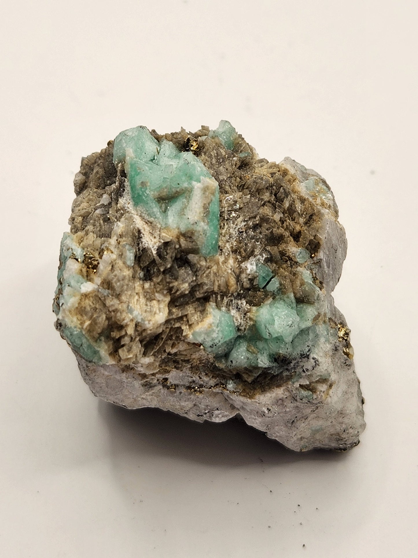 Especimen Esmeraldas Colombianas, Muzo, Cuarzo, Macla, Pirita, Natural, Ganga Esmeralda, Cristales Esmeralda, Colombia