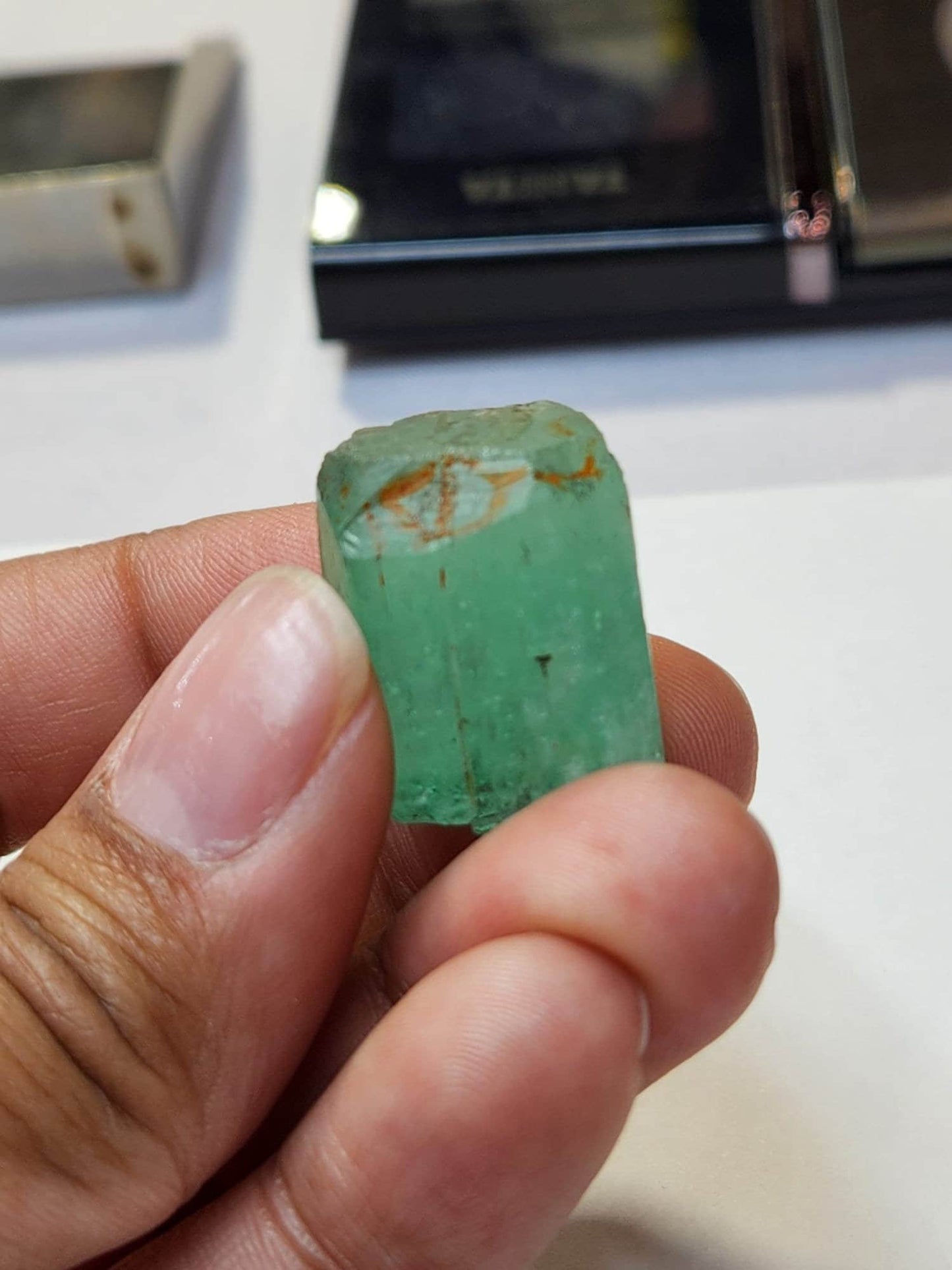 Rare Rough Emerald from Chivor, Colombia: Exquisite Canutillo with Remarkable Size and Distinctive Finish – Perfect for Collectors 63 ct