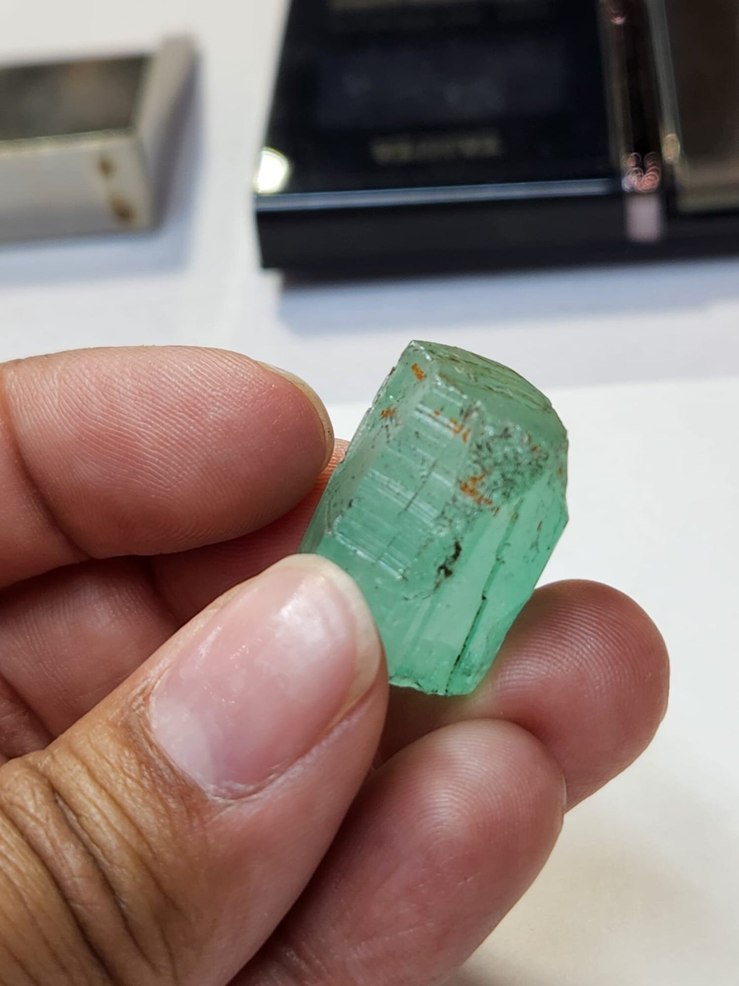 Rare Rough Emerald from Chivor, Colombia: Exquisite Canutillo with Remarkable Size and Distinctive Finish – Perfect for Collectors 63 ct