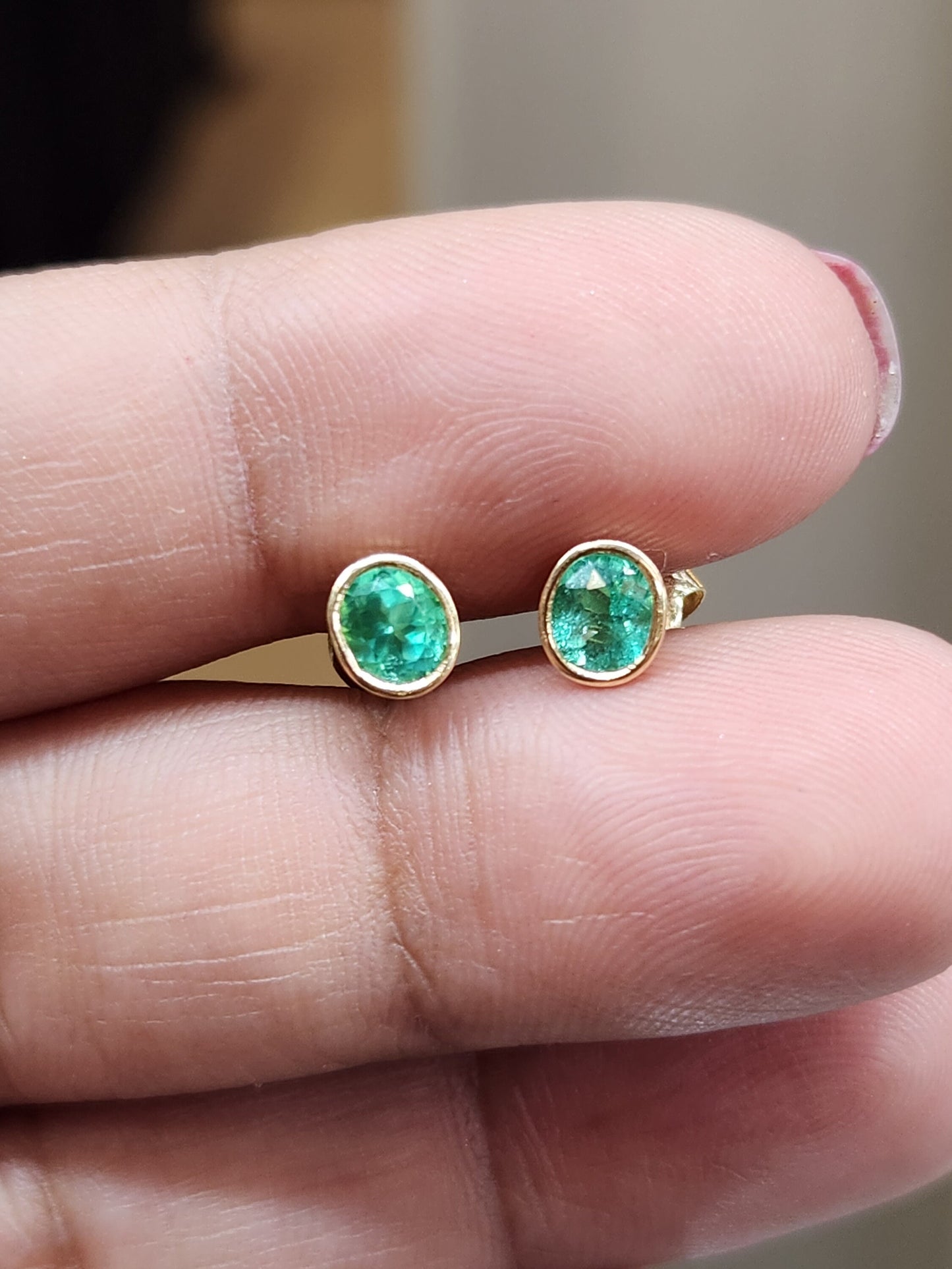 Handmade Colombian Emerald Earrings in 18 kt Yellow Gold, Vivid Green Natural Emerald, May Birthstone Jewelry, Unique Colombian accesories