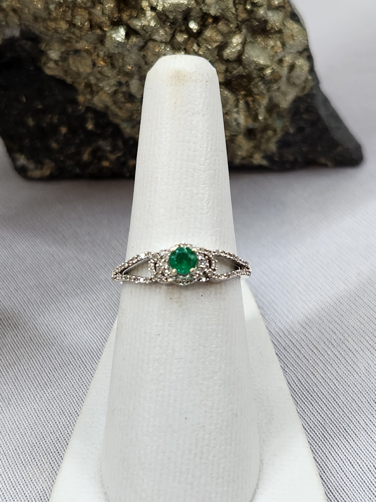 Beautiful natural emerald and real diamond white gold 14 kt,may birthstone, Colombian emerald, vivid green, luxury jewelry, handmade, gifts