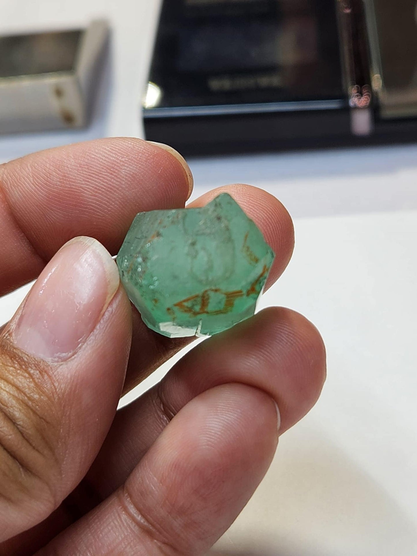 Rare Rough Emerald from Chivor, Colombia: Exquisite Canutillo with Remarkable Size and Distinctive Finish – Perfect for Collectors 63 ct