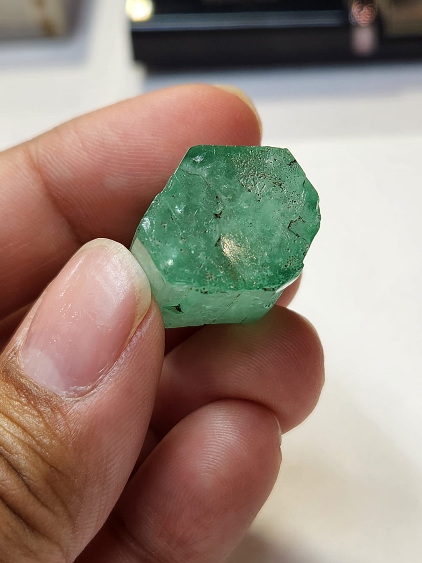 Rare Rough Emerald from Chivor, Colombia: Exquisite Canutillo with Remarkable Size and Distinctive Finish – Perfect for Collectors 63 ct