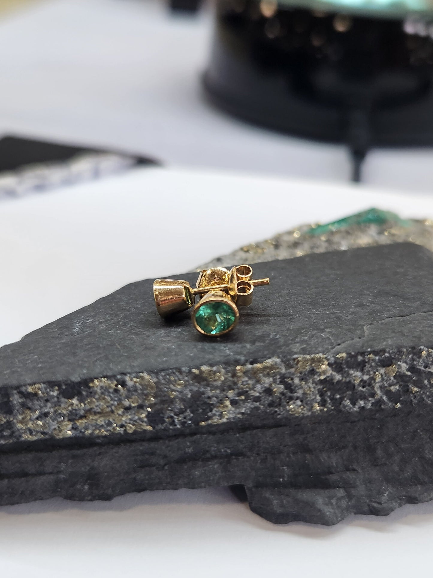 Handmade Colombian Emerald Earrings in 18 kt Yellow Gold, Vivid Green Natural Emerald, May Birthstone Jewelry, Unique Colombian accesories