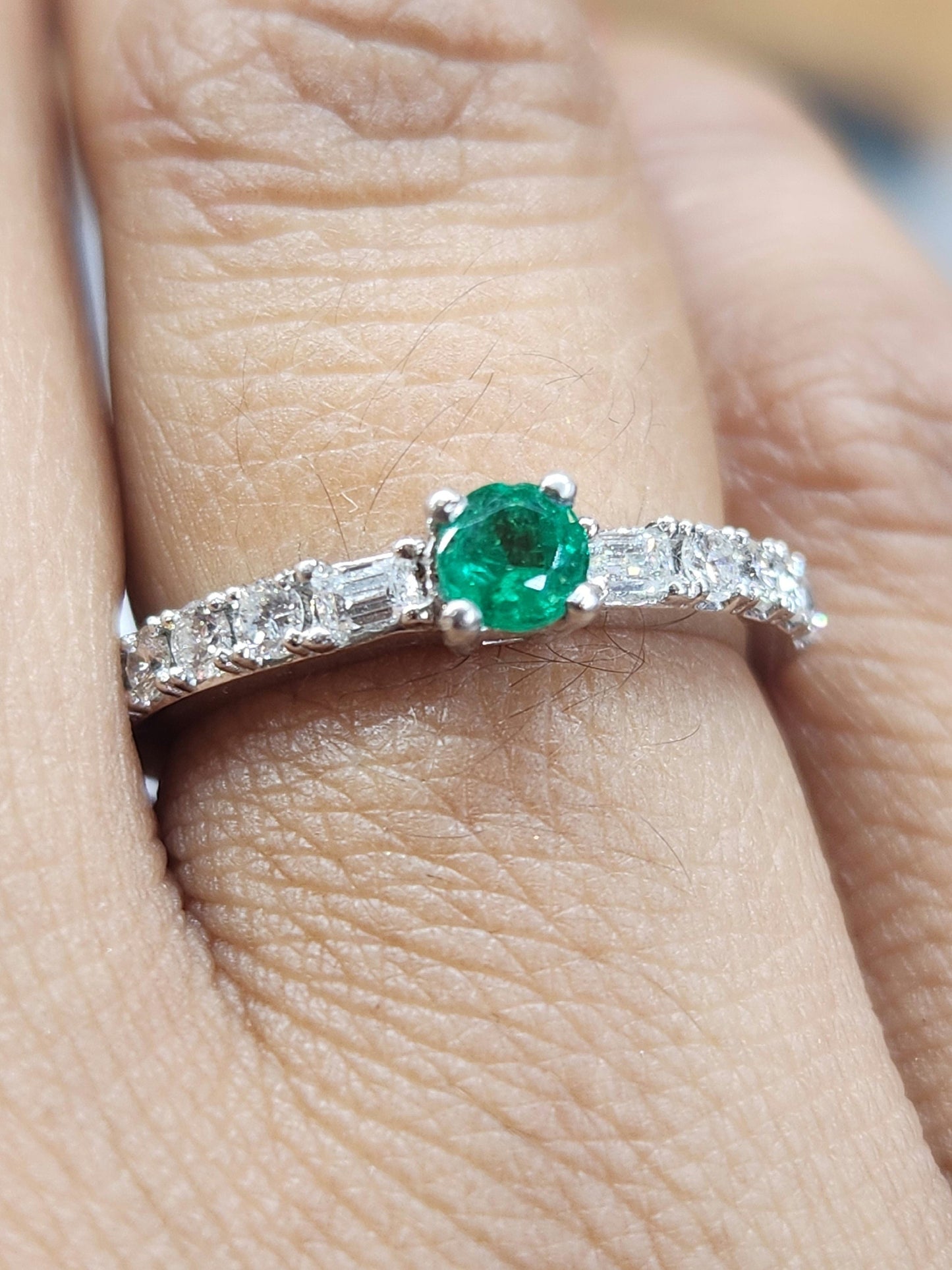 Exquisite 18K Platinum Emerald & Diamond Ring – Handmade Luxury Jewelry, Colombian May Birthstone, Vivid Green Elegance for Special Gifts