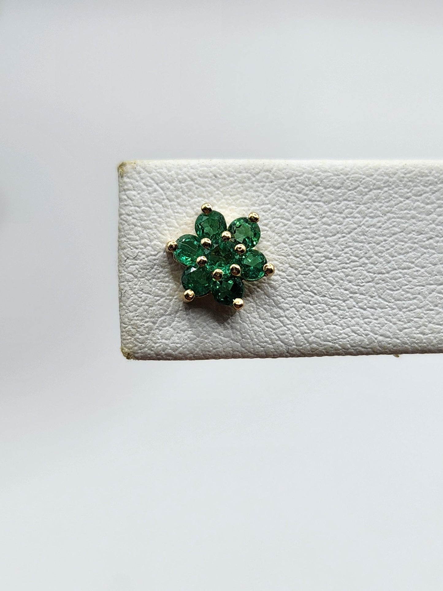 Handmade Colombian Emerald Earrings in 18 kt Yellow Gold, Vivid Green Natural Emerald, May Birthstone Jewelry, Unique Colombian accesories