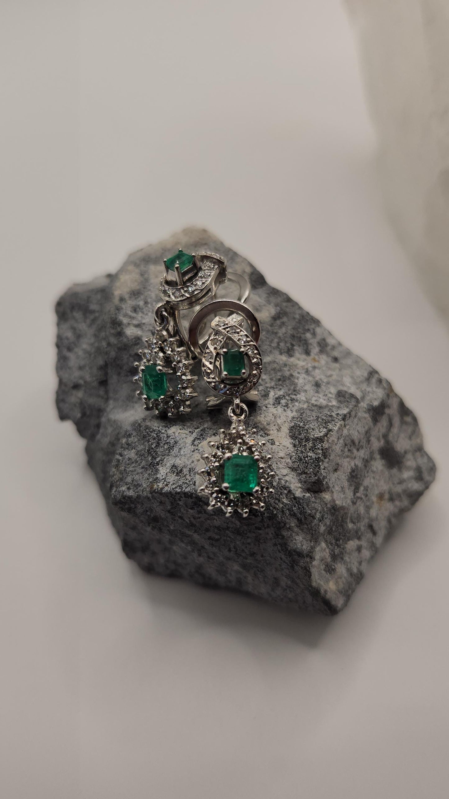 Handmade Colombian Emerald and diamond Earrings in 18 kt white gold, Vivid Green Natural Emerald, May Birthstone Jewelry, real diamonds