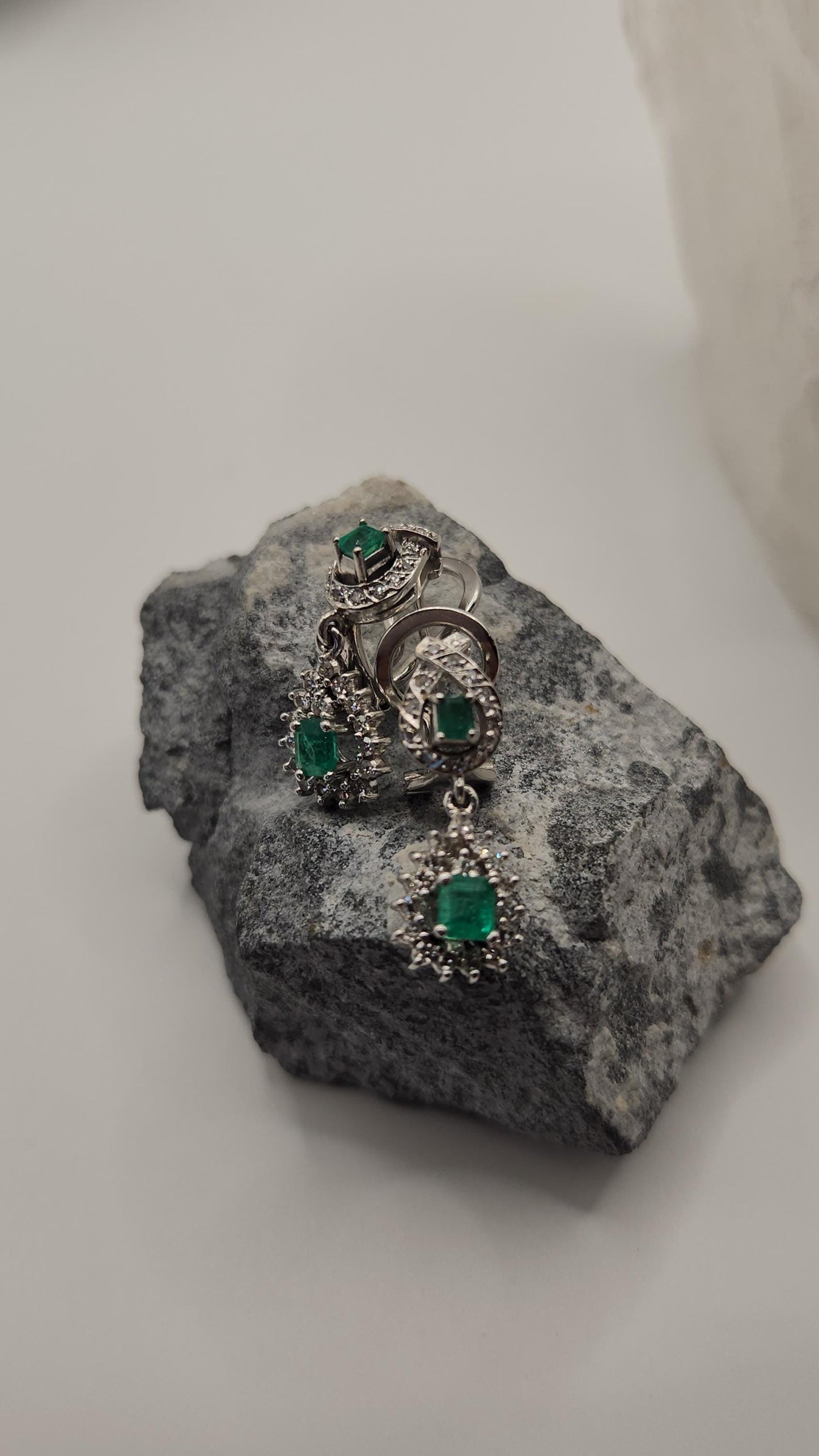 Handmade Colombian Emerald and diamond Earrings in 18 kt white gold, Vivid Green Natural Emerald, May Birthstone Jewelry, real diamonds