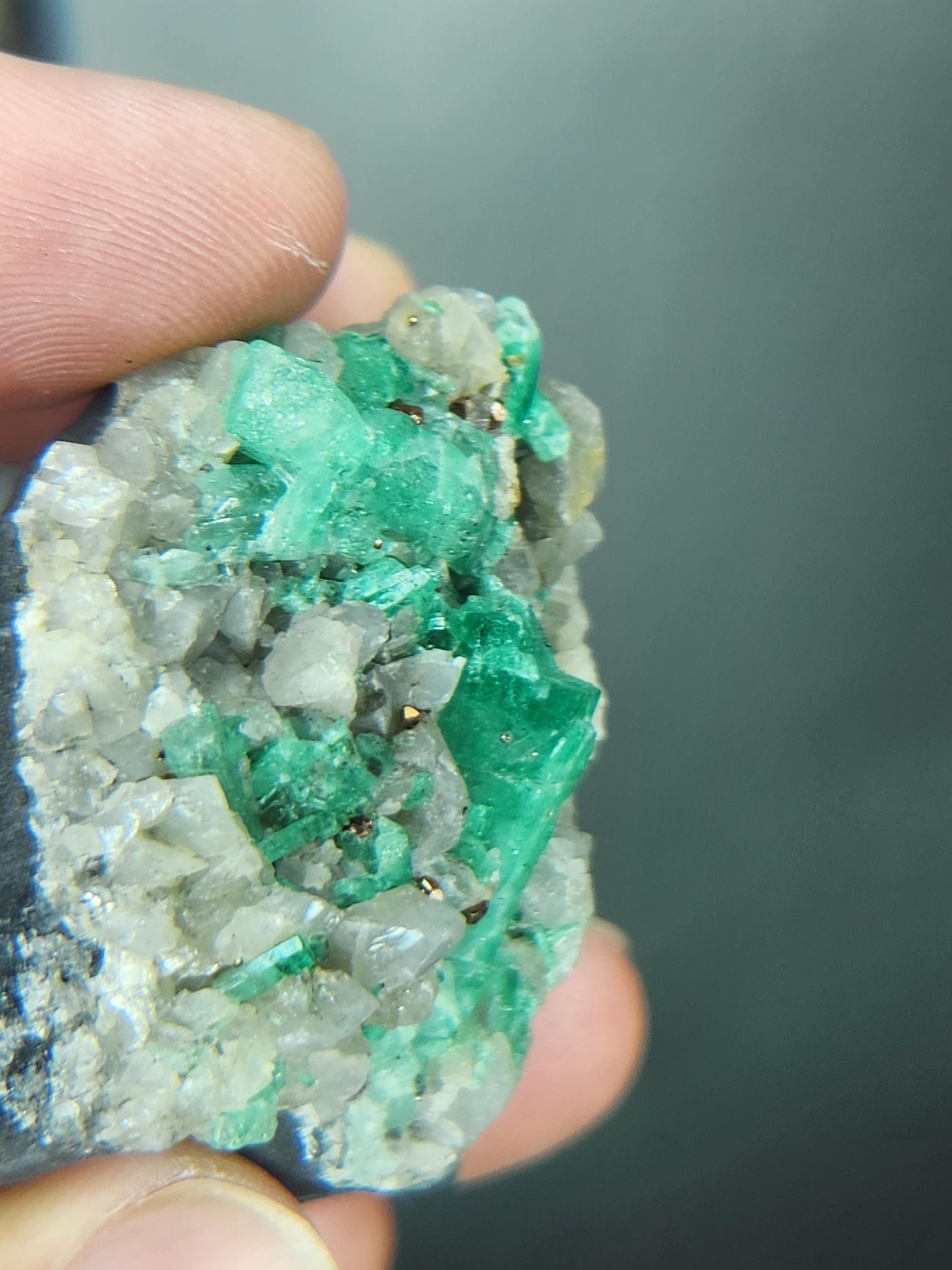 Especimen Esmeraldas Colombianas, Muzo, Cuarzo, Macla, Pirita, Natural, Ganga Esmeralda, Cristales Esmeralda, Colombia