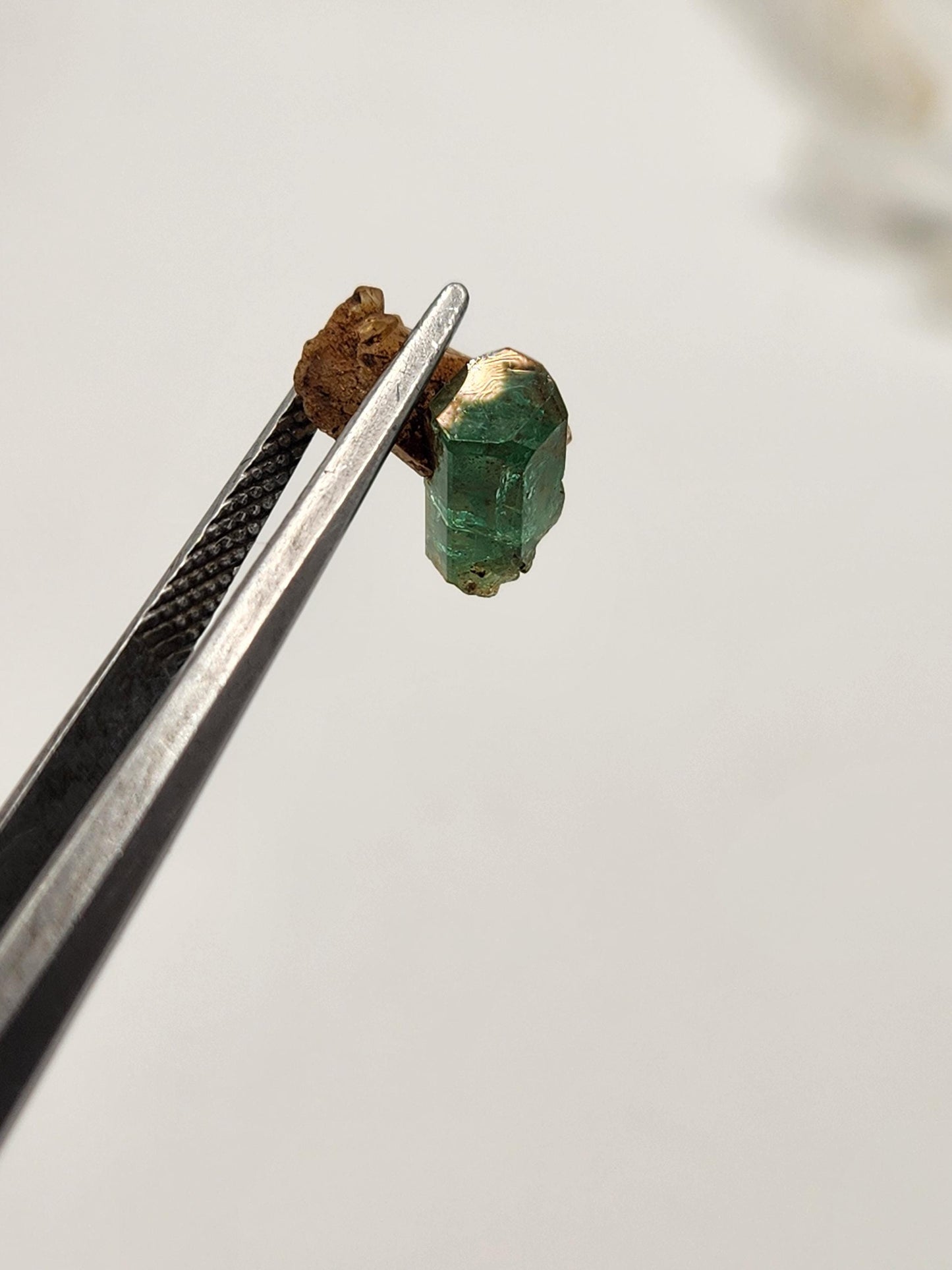 Cristal Natural de Esmeralda en bruto, extraído de las minas de Muzo, pieza de Coleccion, Cristal de Muzo, Macla, Terminaciones Completas