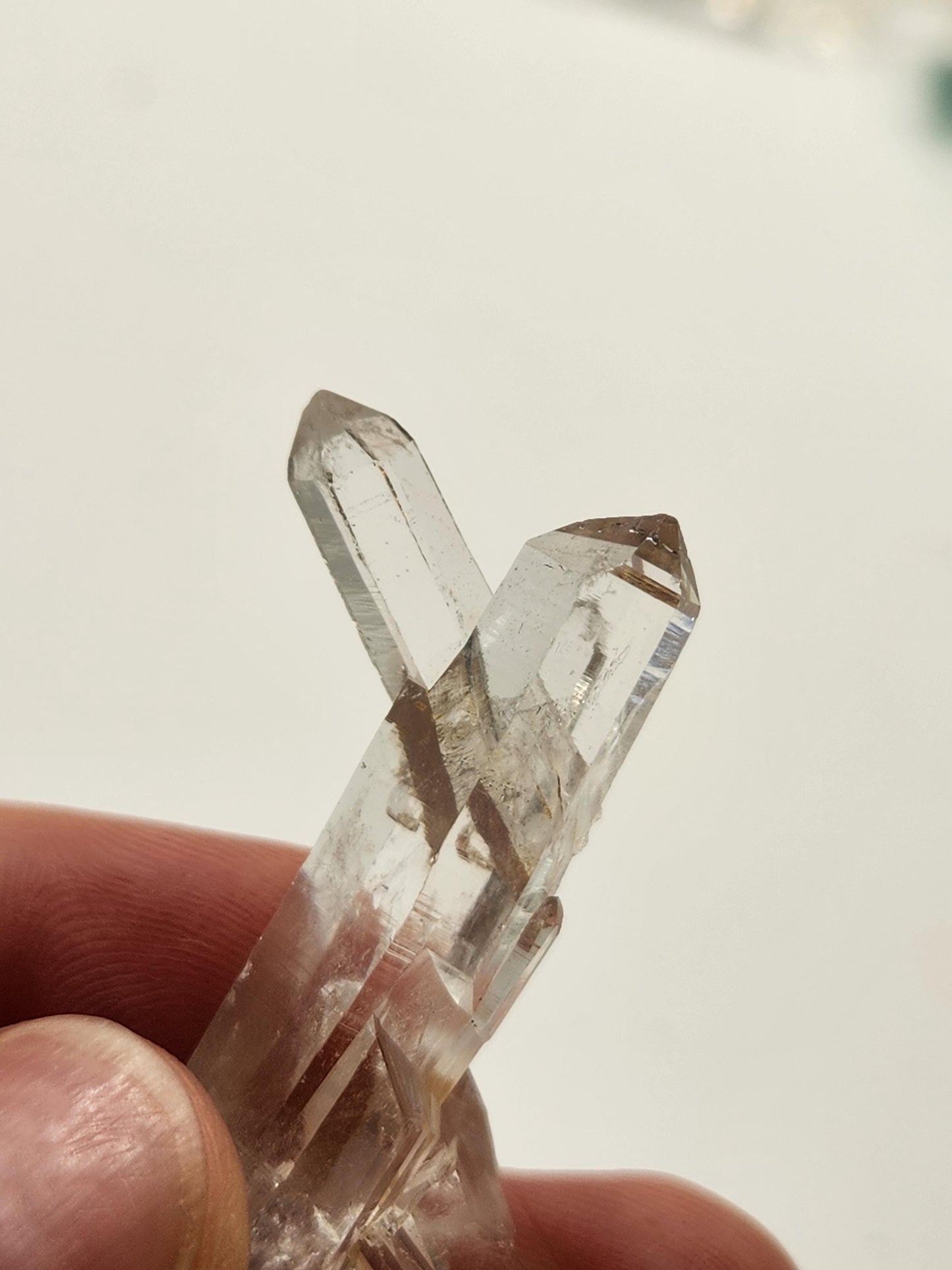 Cuarzo Lemuriano, procedente de la mina "LA BELLEZA", en Colombia, su energía es ideal para una mejor meditación, limpieza del aura, cristal