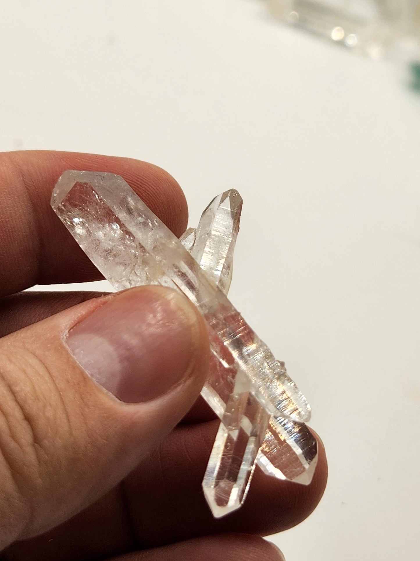 Cuarzo Lemuriano, procedente de la mina "LA BELLEZA", en Colombia, su energía es ideal para una mejor meditación, limpieza del aura, cristal