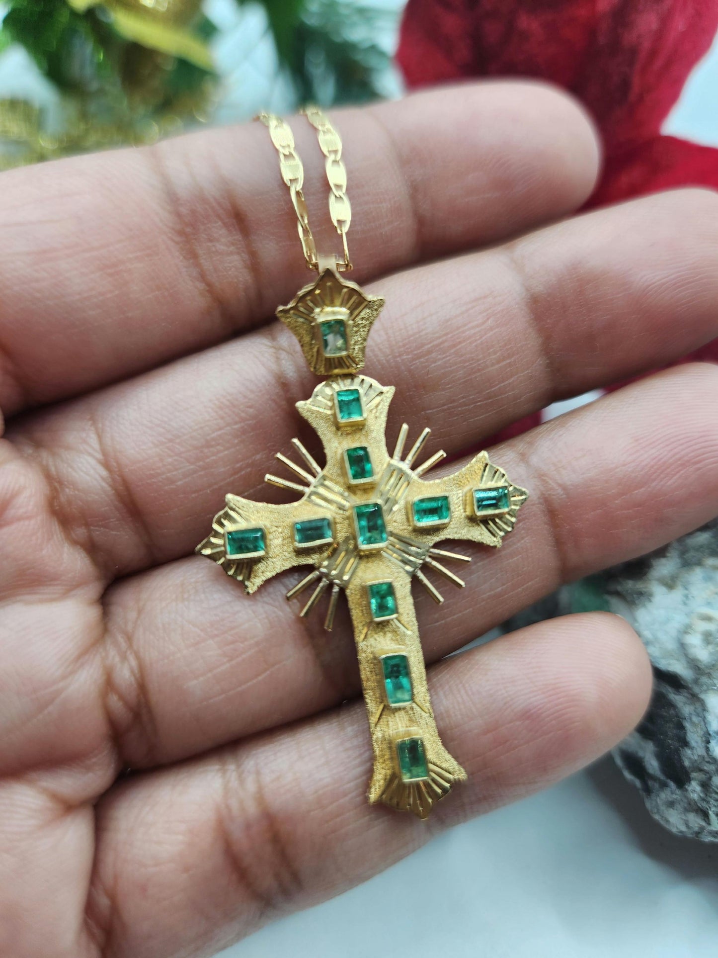 18kt Yellow Gold Cross pendant with Colombian Emeralds – A Touch of Classic Elegance and Brilliant Exclusivity" gifts, natural emerald