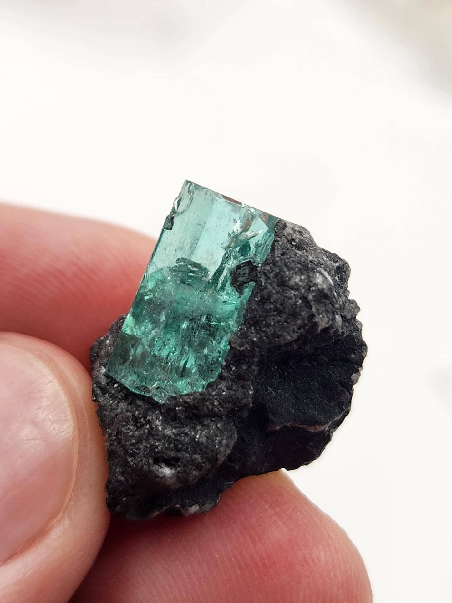 Cristal Natural de Esmeralda en bruto, extraído de las minas de Muzo, pieza de Coleccion, Cristal de Muzo, Macla, Terminaciones Completas