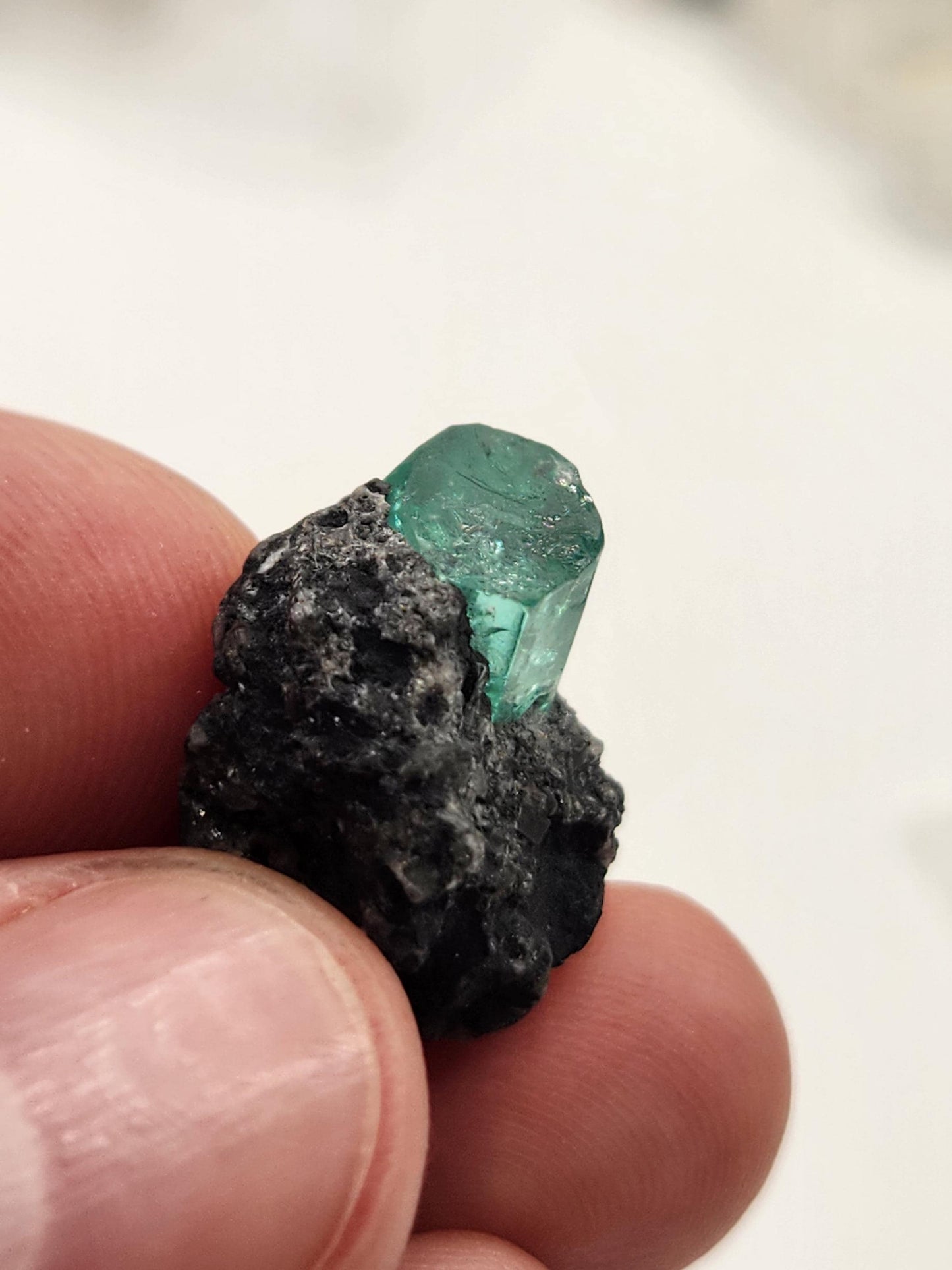 Cristal Natural de Esmeralda en bruto, extraído de las minas de Muzo, pieza de Coleccion, Cristal de Muzo, Macla, Terminaciones Completas