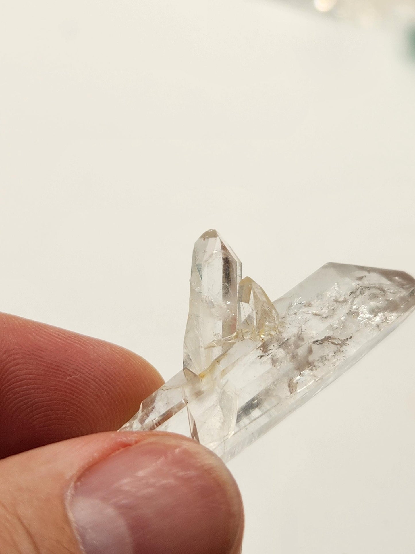 Cuarzo Lemuriano, procedente de la mina "LA BELLEZA", en Colombia, su energía es ideal para una mejor meditación, limpieza del aura, cristal