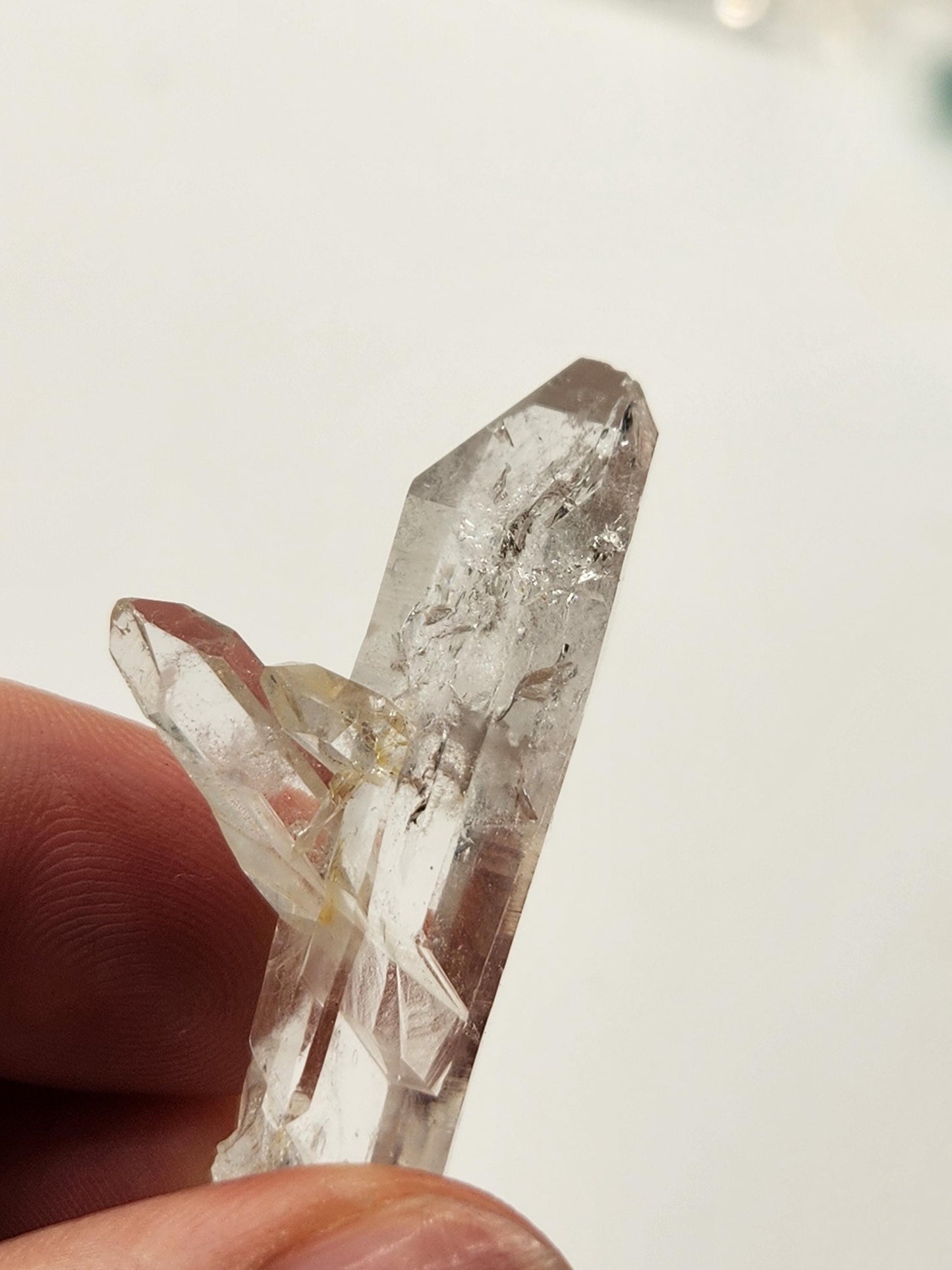 Cuarzo Lemuriano, procedente de la mina "LA BELLEZA", en Colombia, su energía es ideal para una mejor meditación, limpieza del aura, cristal