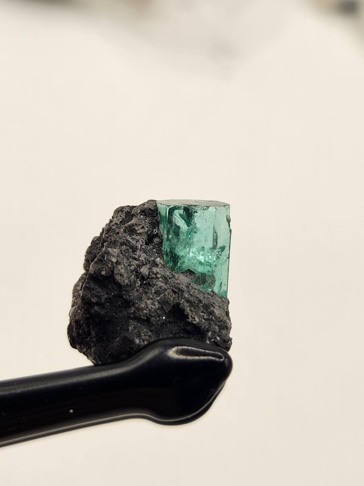 Cristal Natural de Esmeralda en bruto, extraído de las minas de Muzo, pieza de Coleccion, Cristal de Muzo, Macla, Terminaciones Completas