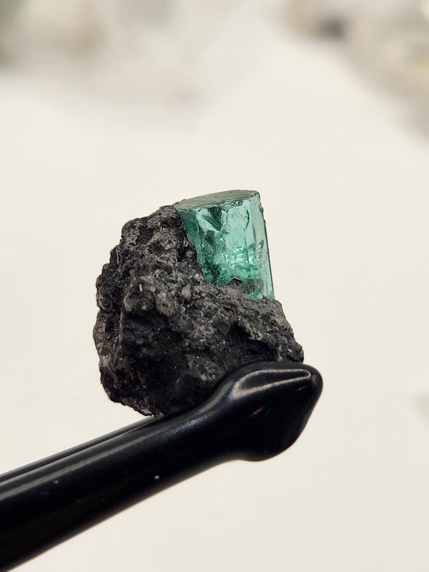 Cristal Natural de Esmeralda en bruto, extraído de las minas de Muzo, pieza de Coleccion, Cristal de Muzo, Macla, Terminaciones Completas