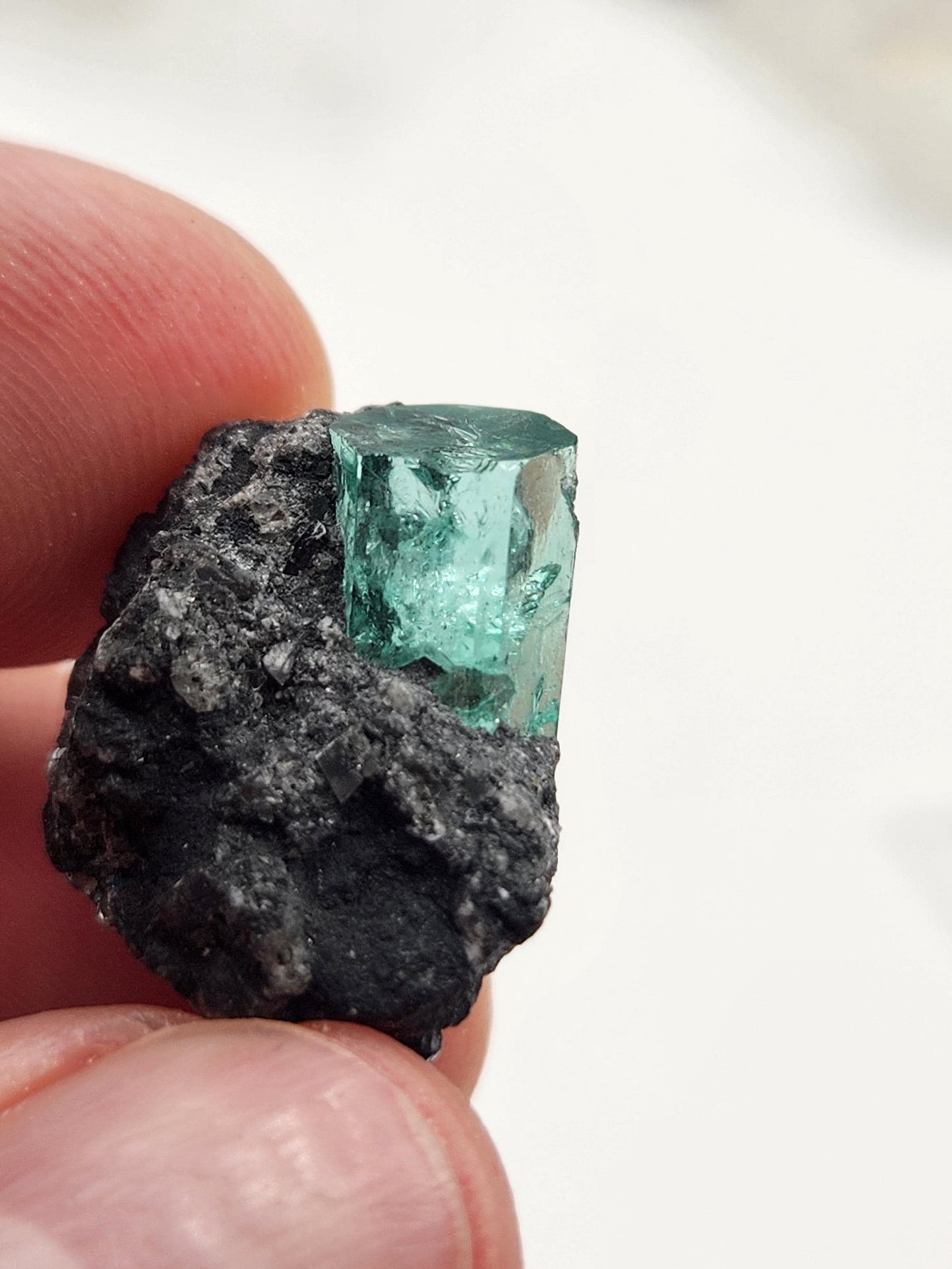 Cristal Natural de Esmeralda en bruto, extraído de las minas de Muzo, pieza de Coleccion, Cristal de Muzo, Macla, Terminaciones Completas
