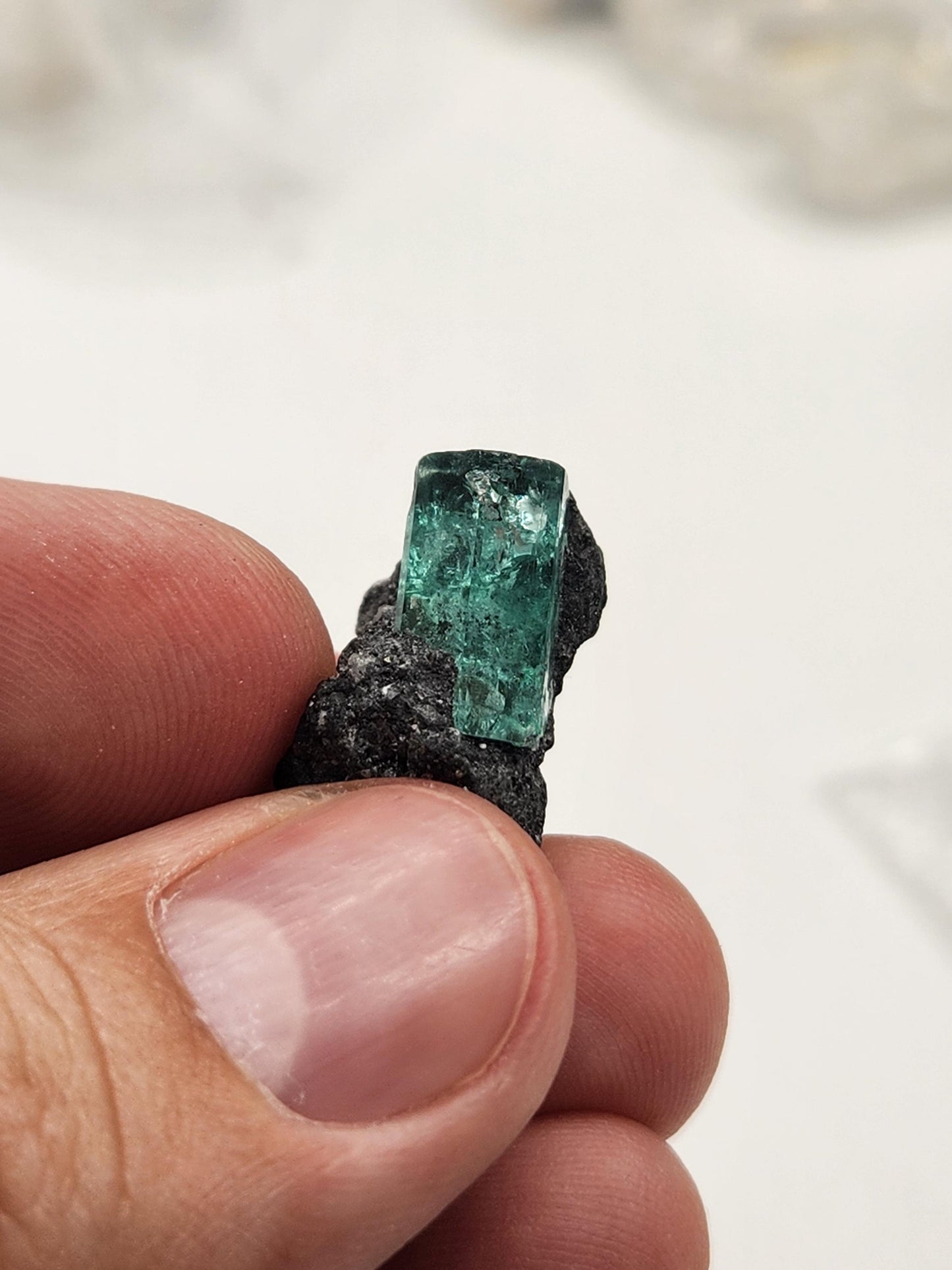 Cristal Natural de Esmeralda en bruto, extraído de las minas de Muzo, pieza de Coleccion, Cristal de Muzo, Macla, Terminaciones Completas