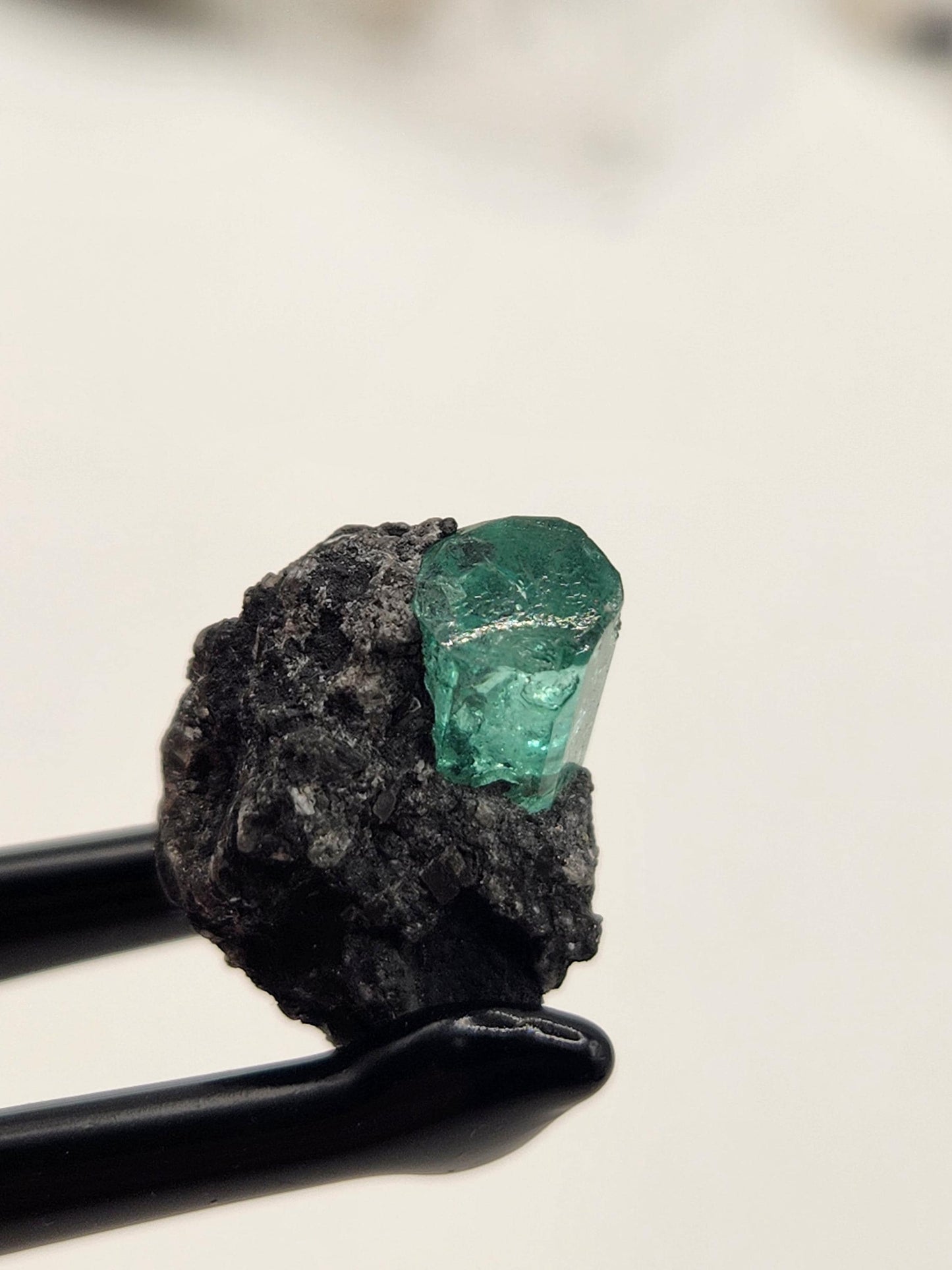 Cristal Natural de Esmeralda en bruto, extraído de las minas de Muzo, pieza de Coleccion, Cristal de Muzo, Macla, Terminaciones Completas
