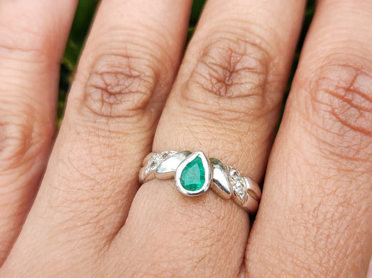 Emerald ring pear