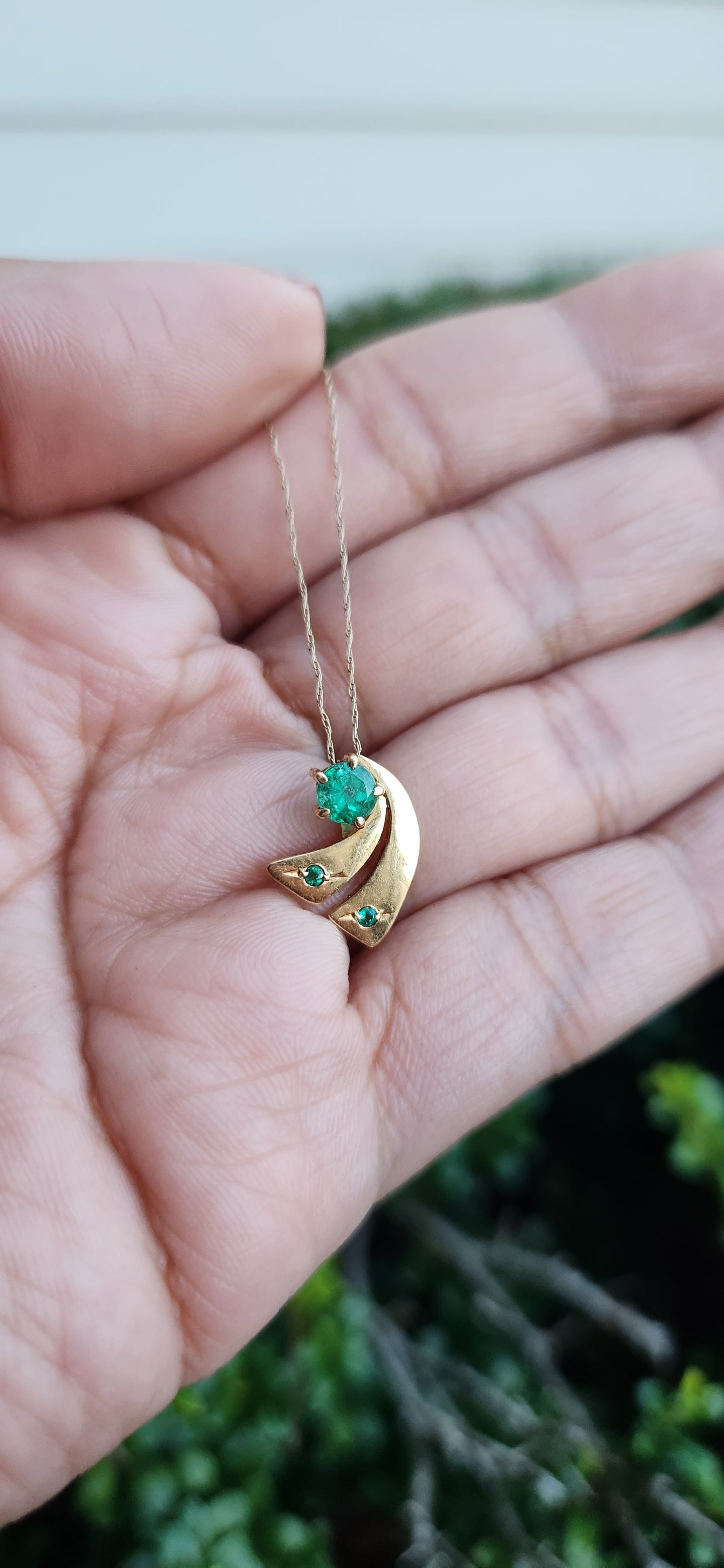 Emerald pendant .80 ct